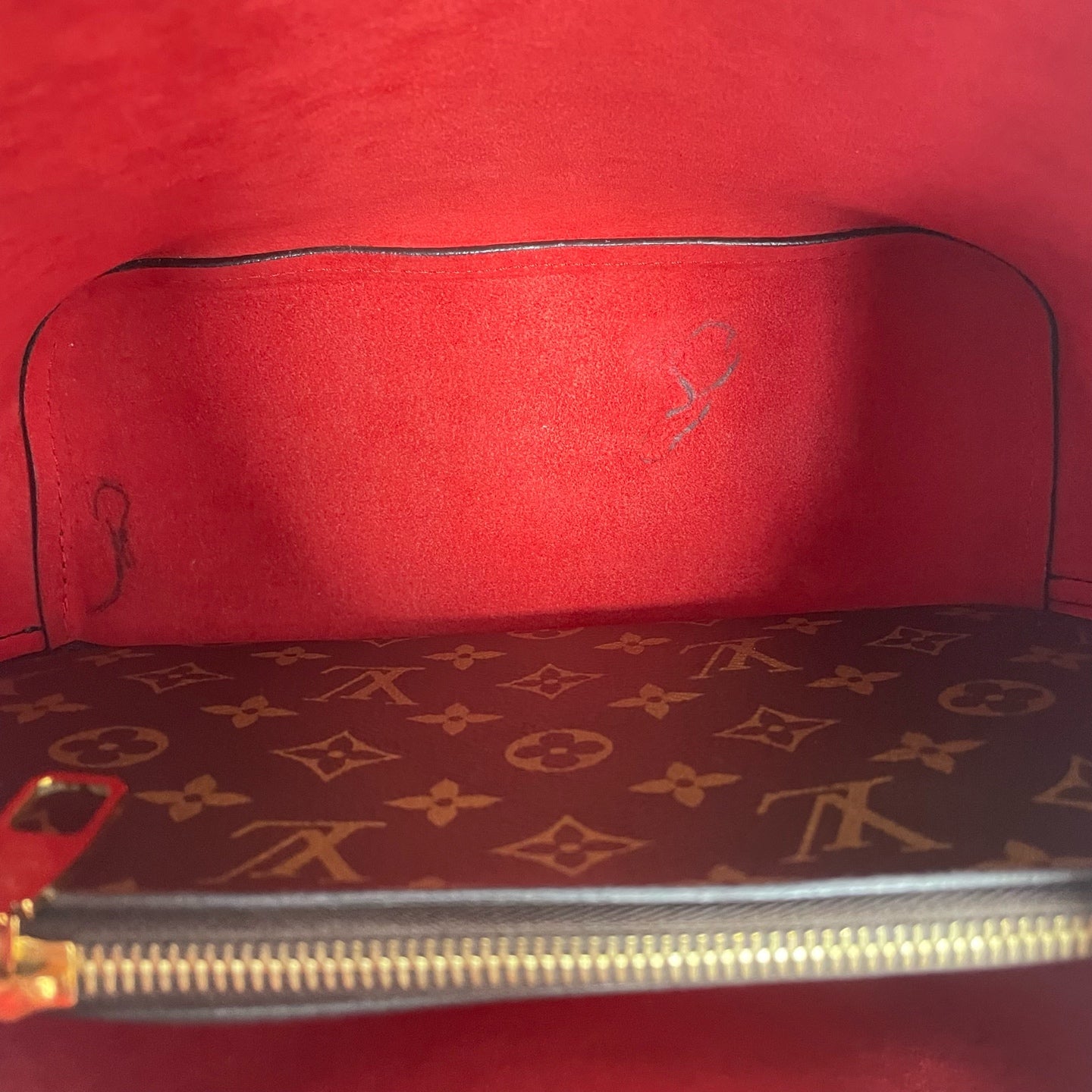 Louis Vuitton - Other - Leather - Brown - (medium)