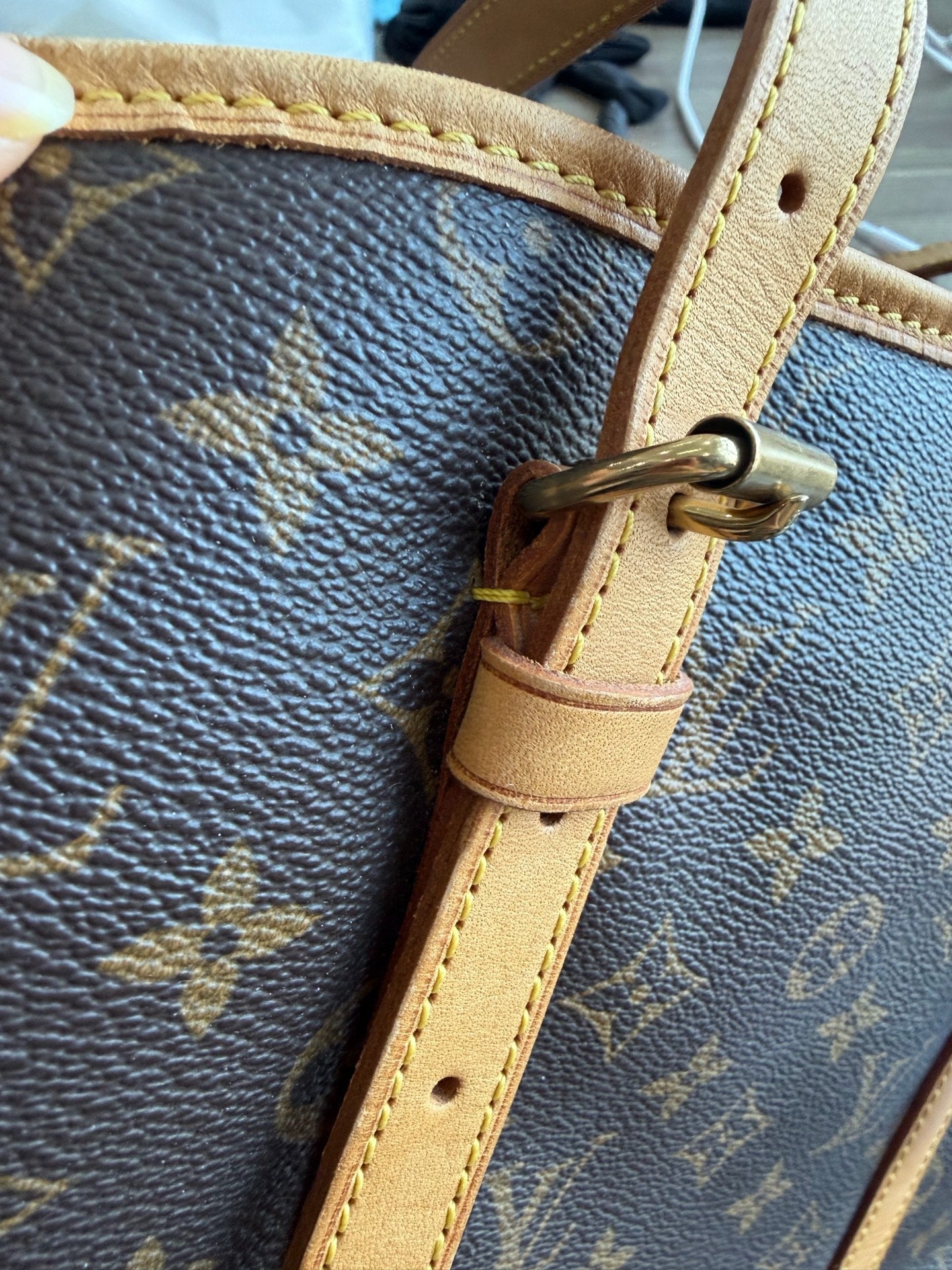 Louis Vuitton - Other - Leather - Brown - (medium)