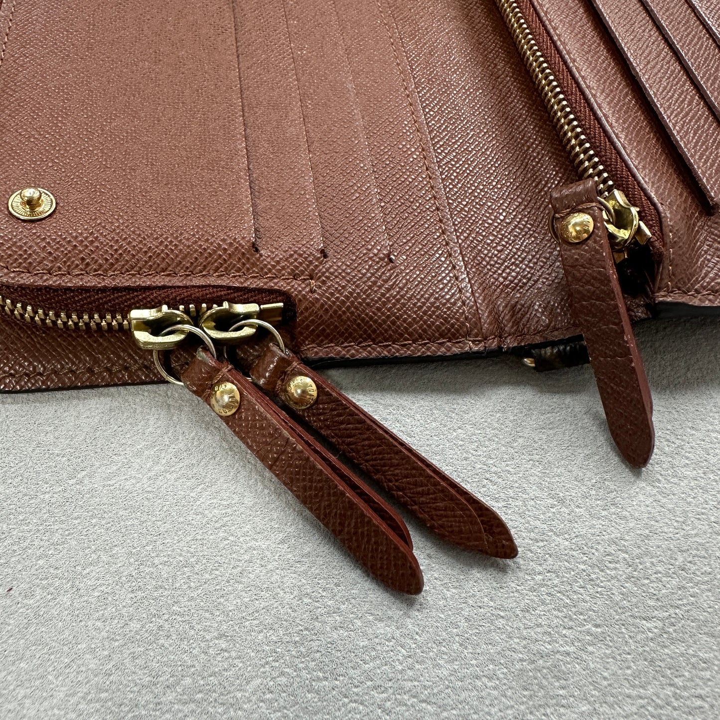 Louis Vuitton - Other - Leather - Brown - (medium)