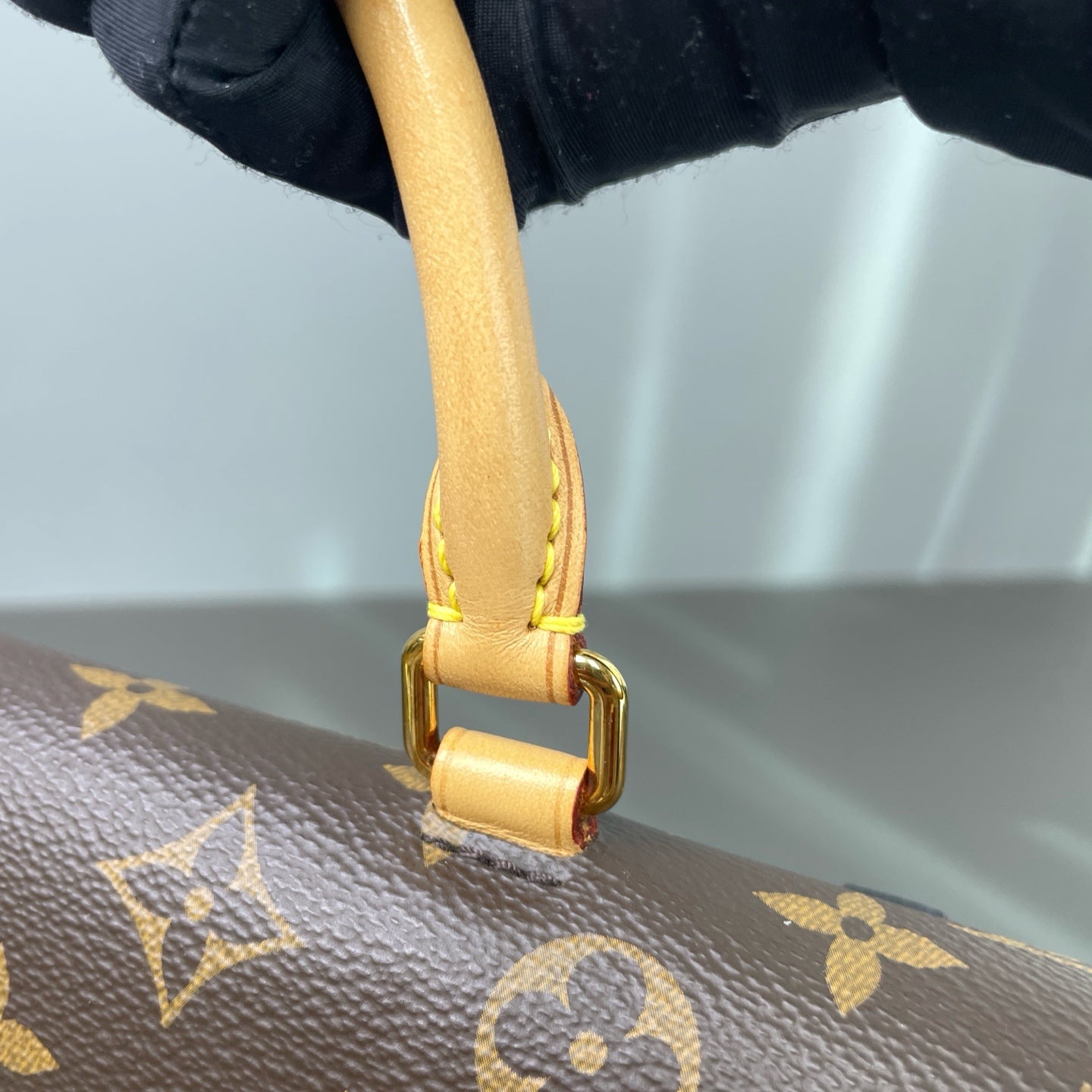 Louis Vuitton - Other - Leather - Brown - (medium)