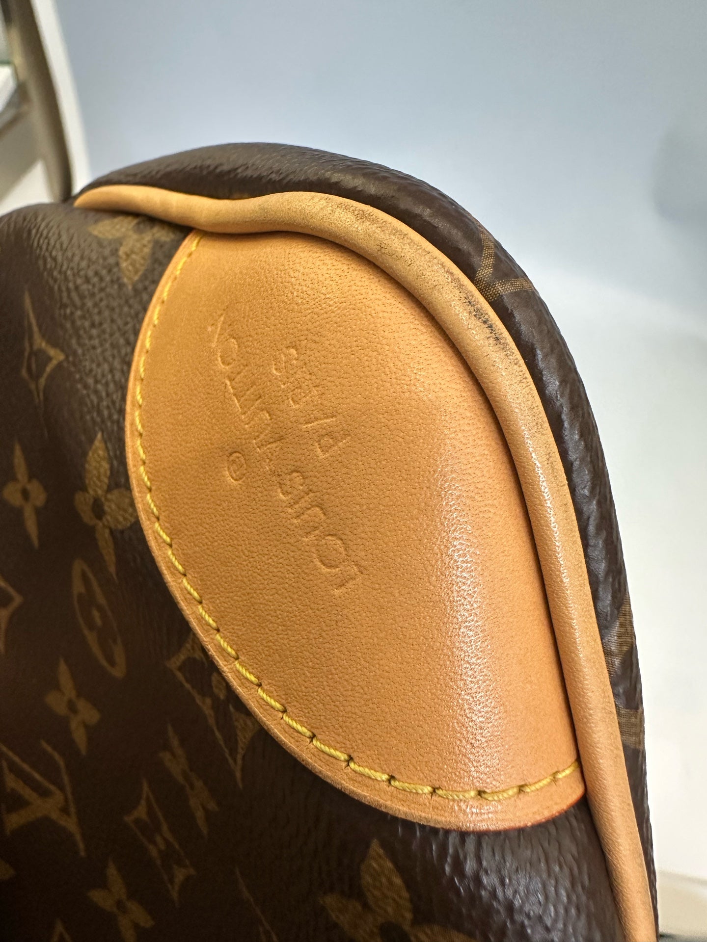 Louis Vuitton - Other - Leather - Brown - (medium)