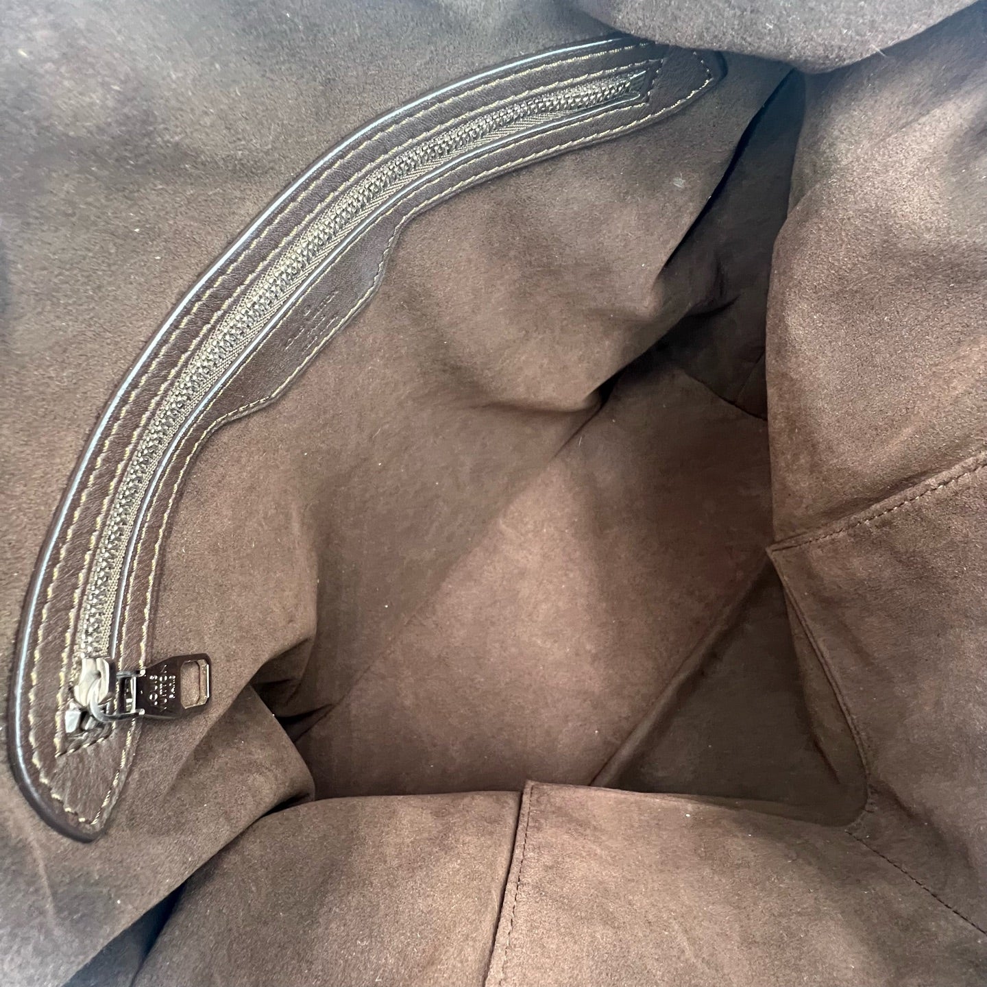 Louis Vuitton - Other - Leather - Brown - (medium)