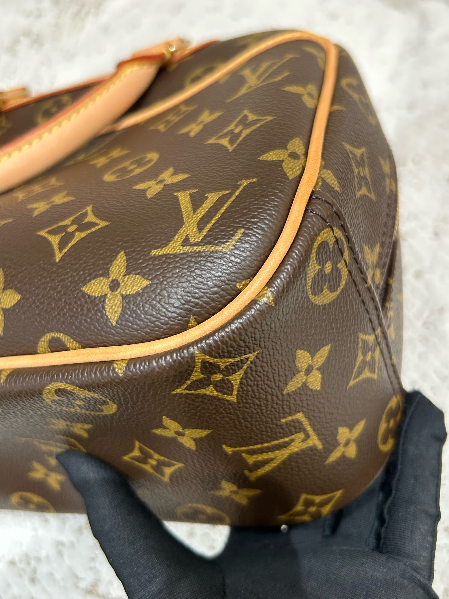 Louis Vuitton - Other - Leather - Brown - (medium)