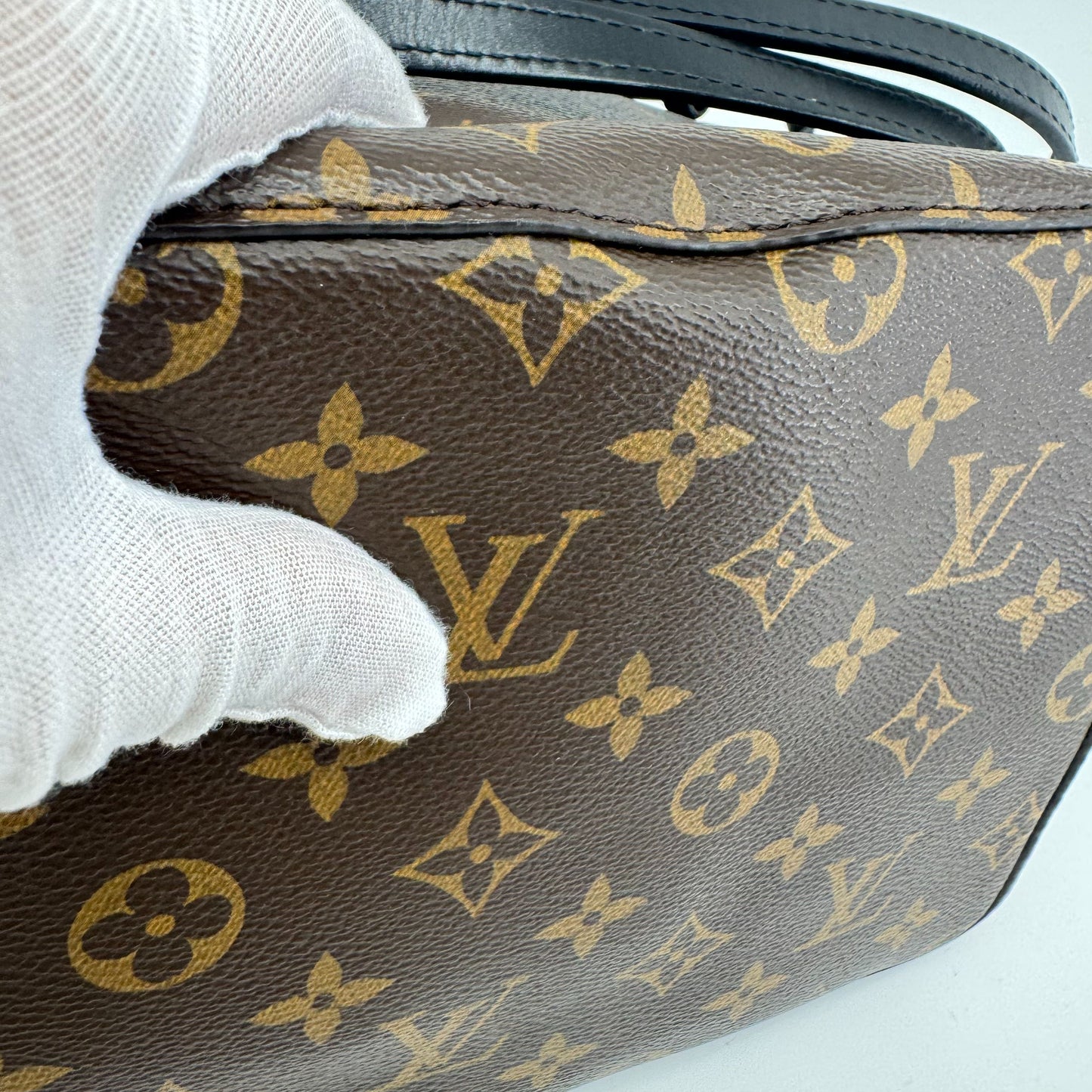 Louis Vuitton - Other - Leather - Brown - (medium)
