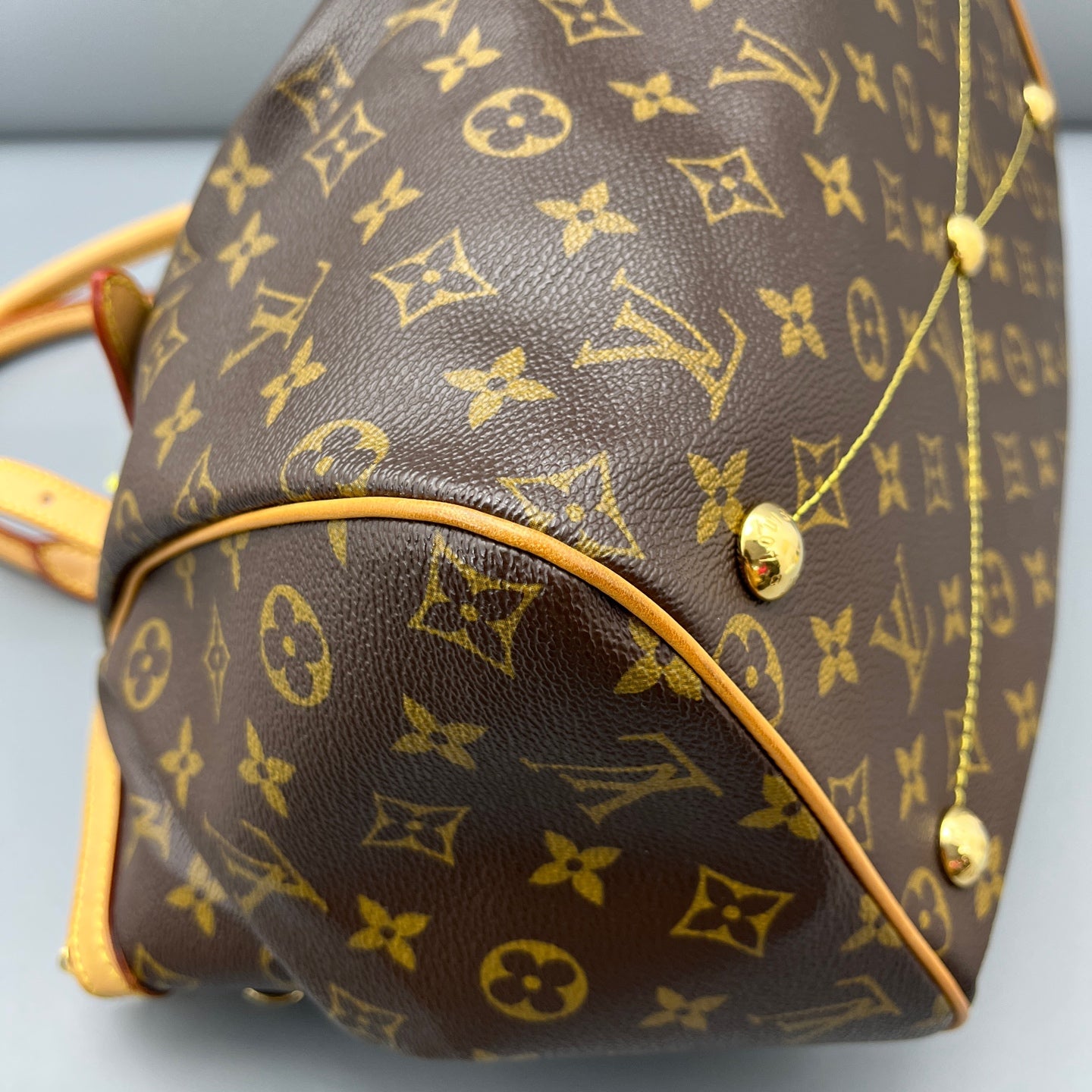 Louis Vuitton - Other - Leather - Brown - (medium)