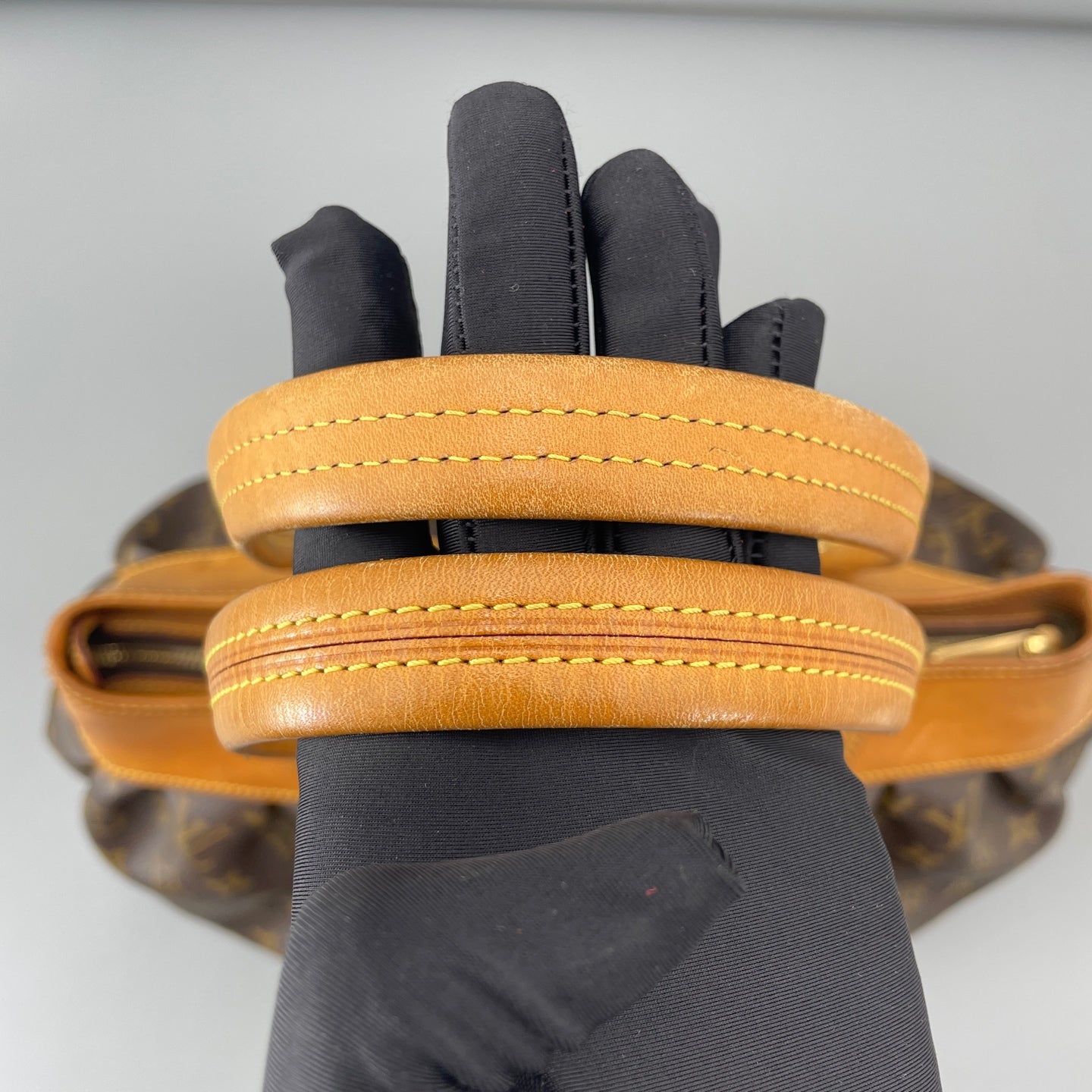 Louis Vuitton - Other - Leather - Brown - (medium)