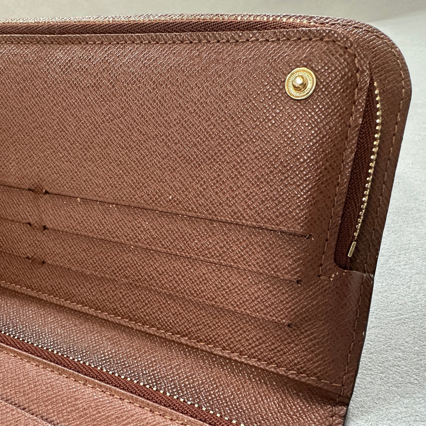 Louis Vuitton - Other - Leather - Brown - (medium)