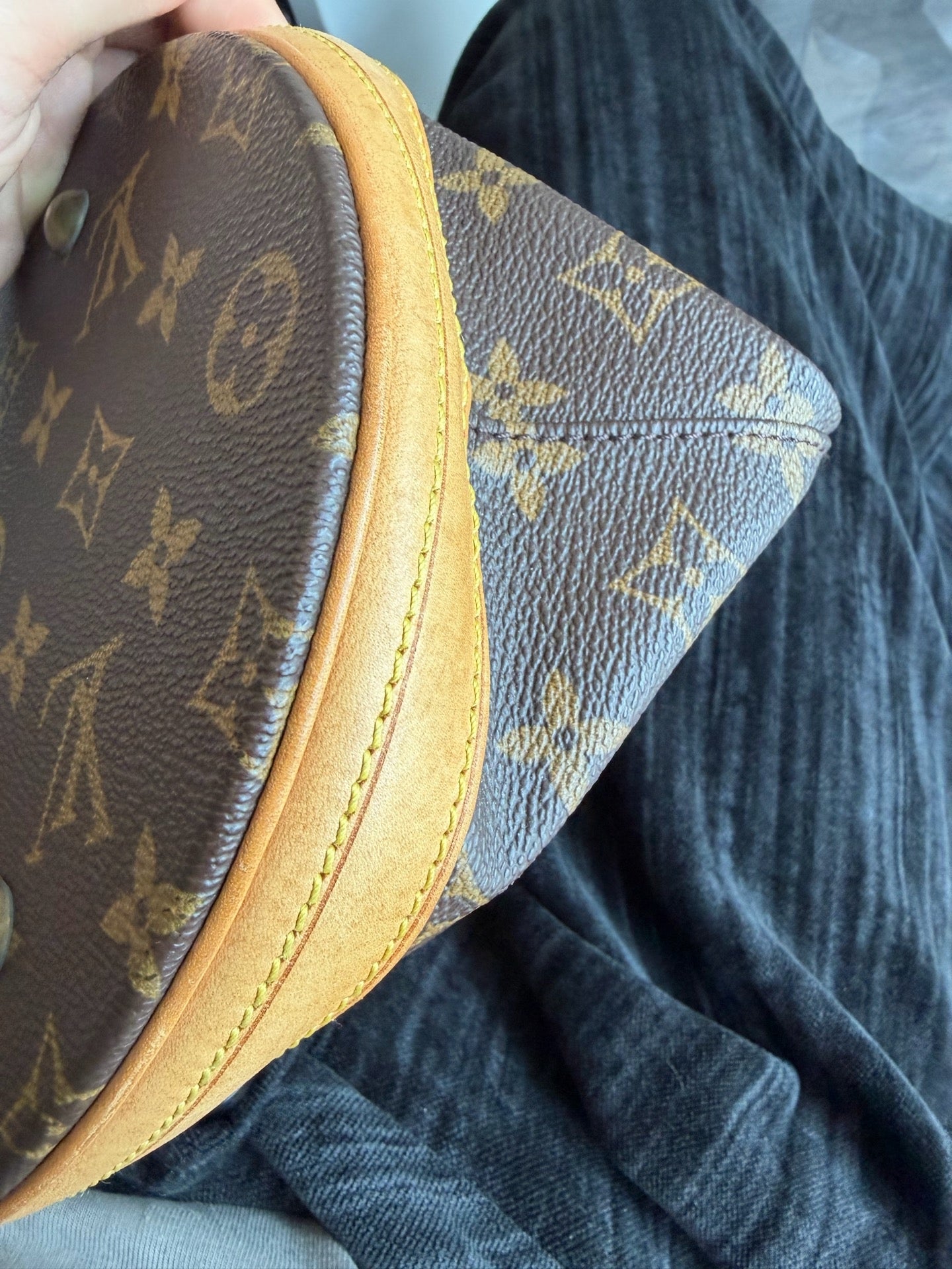 Louis Vuitton - Other - Leather - Brown - (medium)