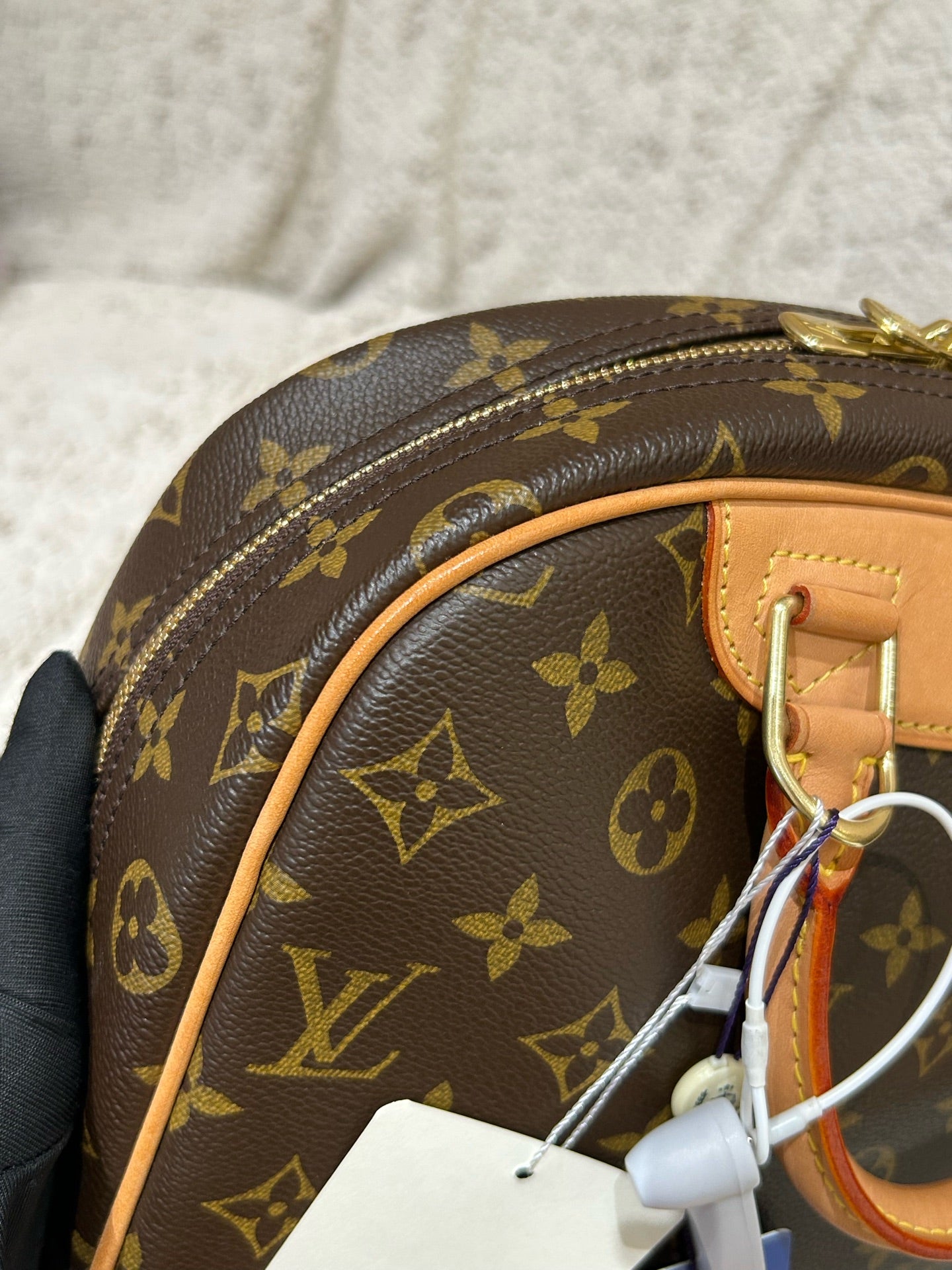 Louis Vuitton - Other - Leather - Brown - (medium)