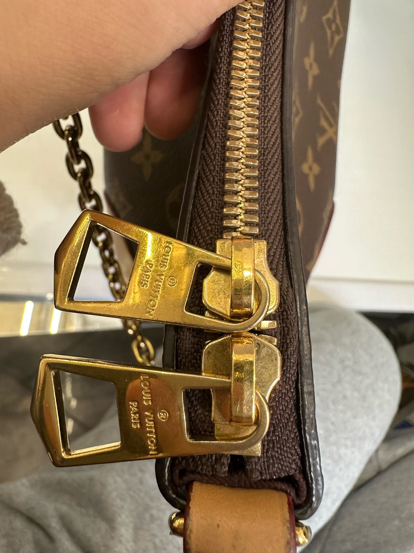 Louis Vuitton - Other - Leather - Brown - (medium)