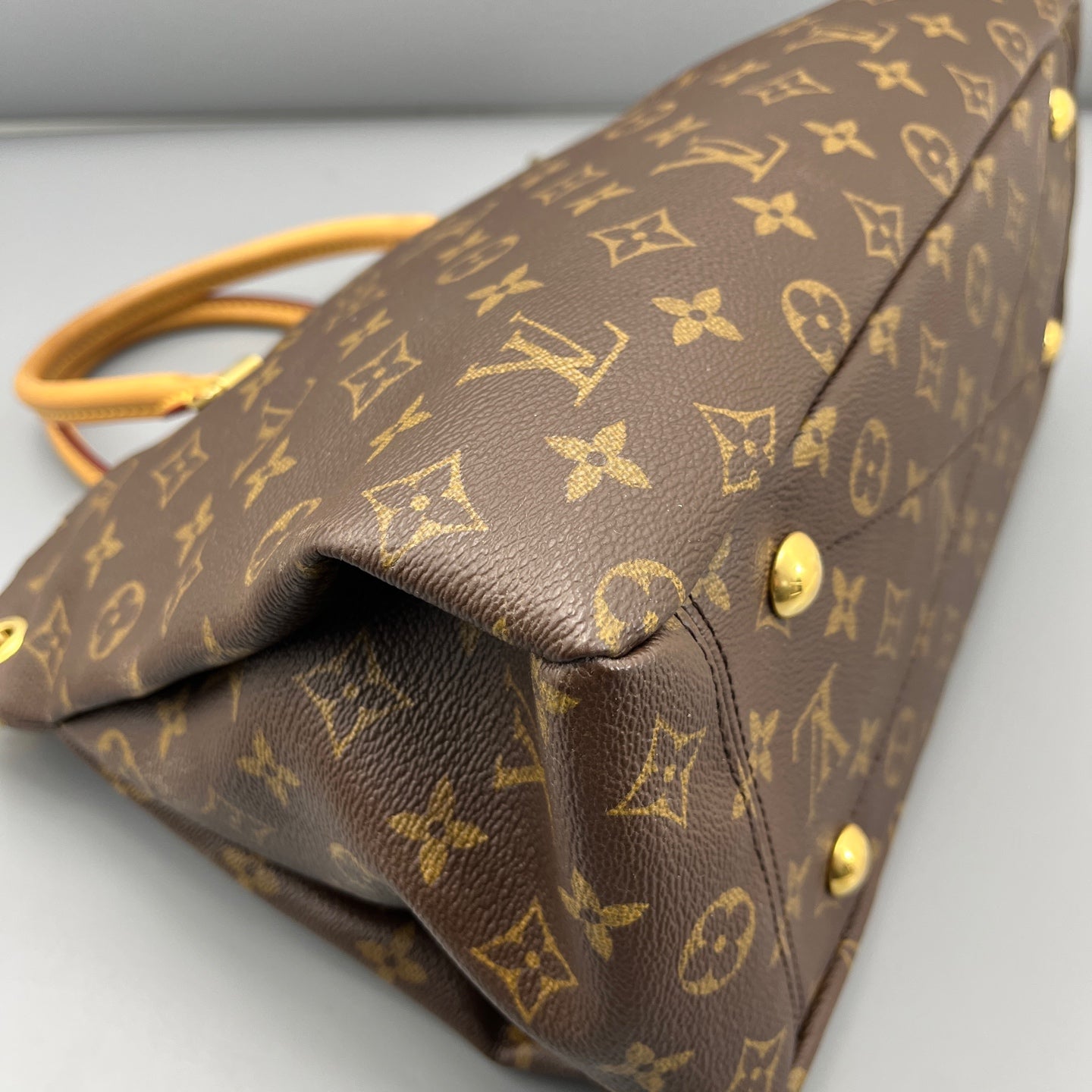 Louis Vuitton - Other - Leather - Brown - (medium)