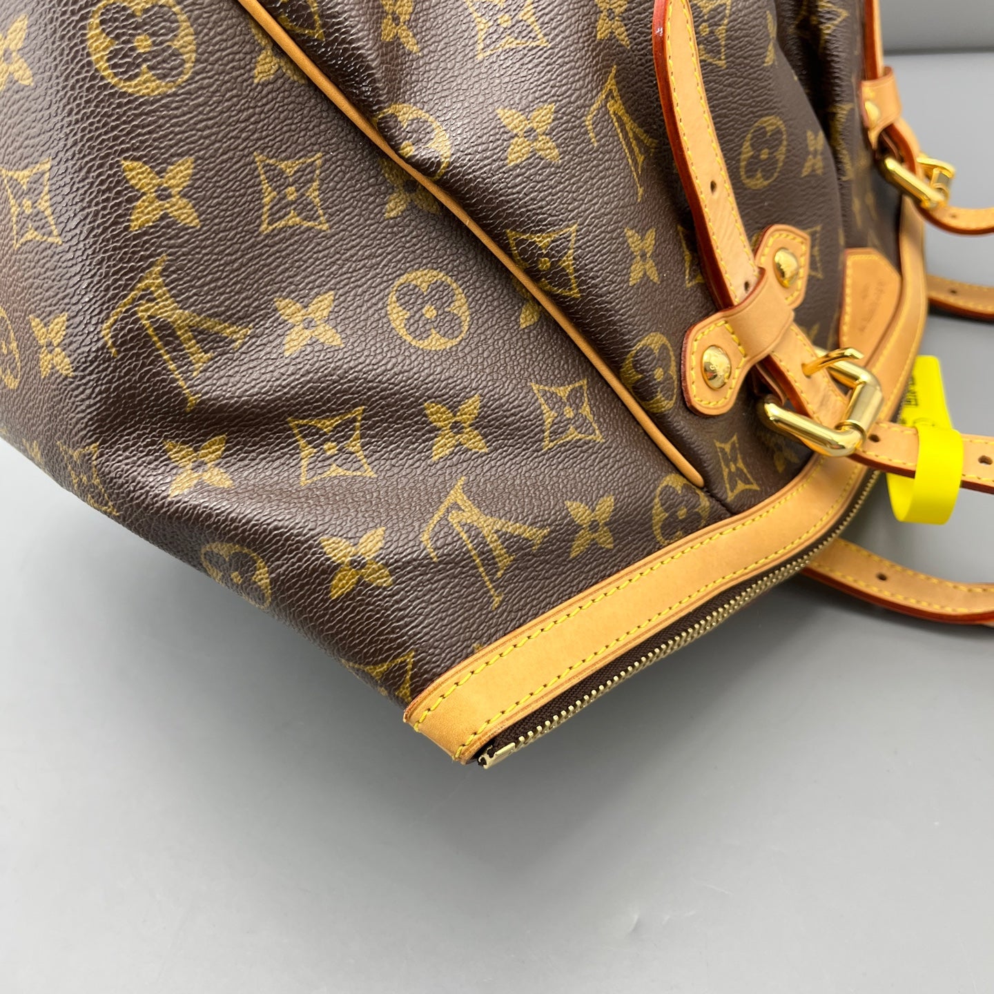 Louis Vuitton - Other - Leather - Brown - (medium)