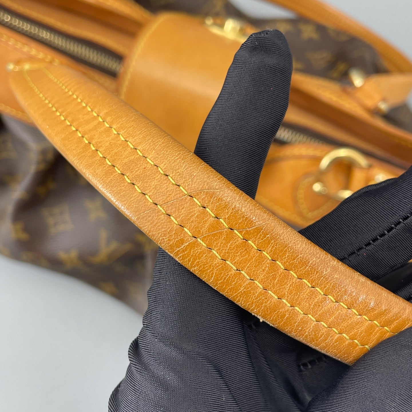 Louis Vuitton - Other - Leather - Brown - (medium)