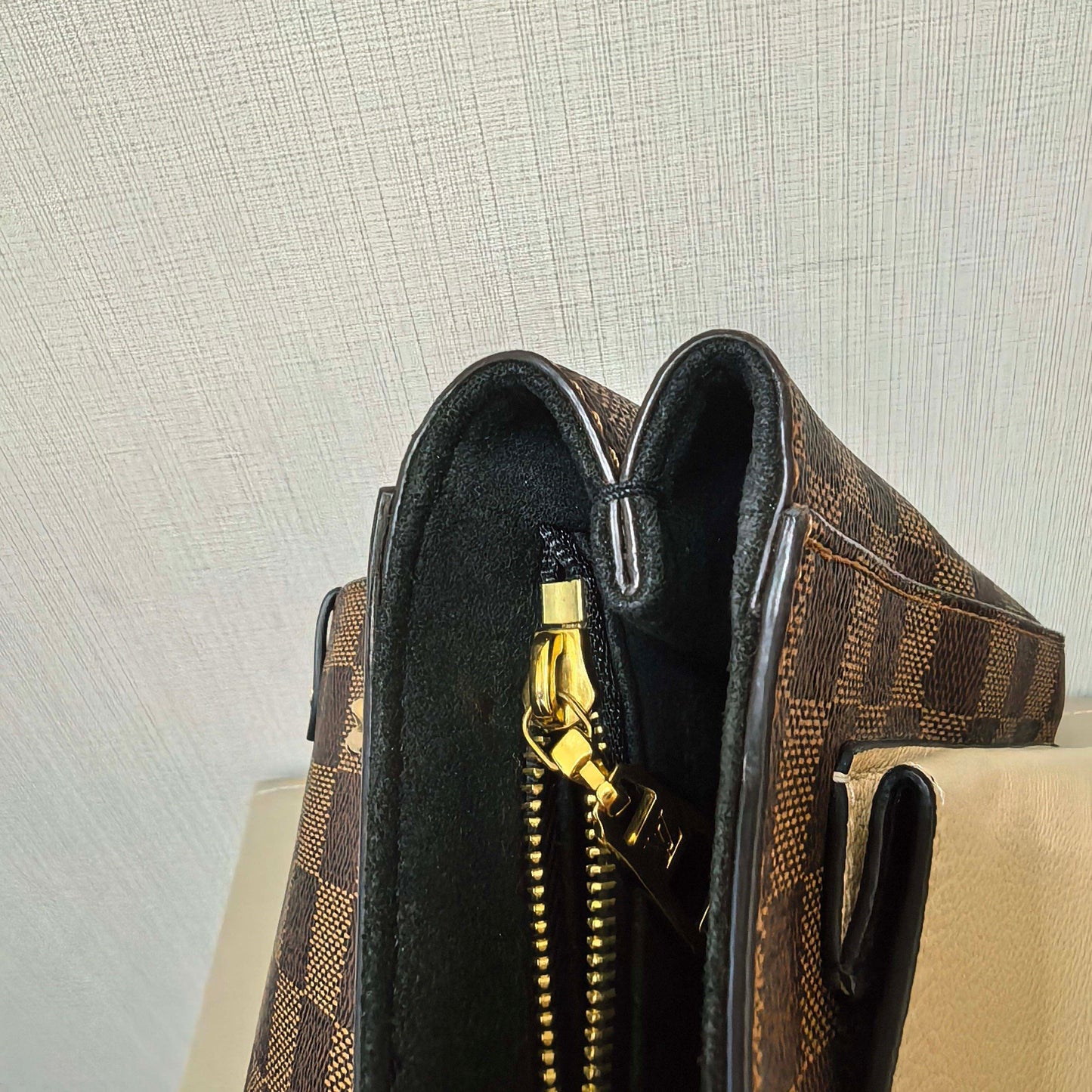 Louis Vuitton - Other - Leather - Brown - (medium)