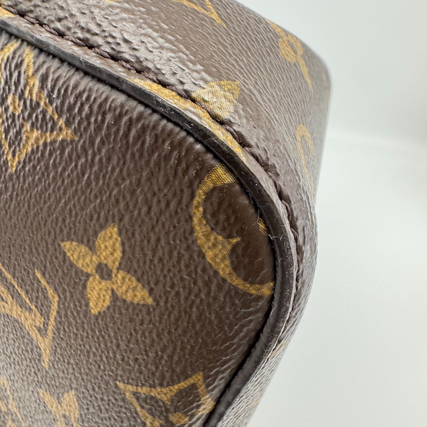Louis Vuitton - Other - Leather - Brown - (medium)