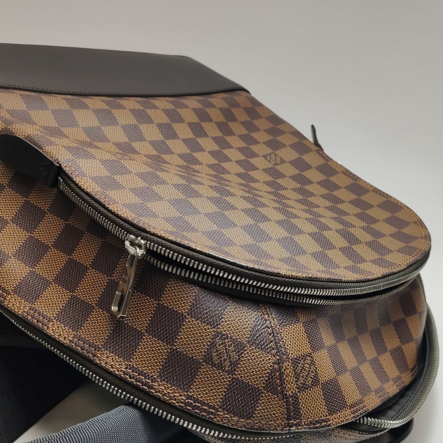 Louis Vuitton - Other - Leather - Brown - (medium)