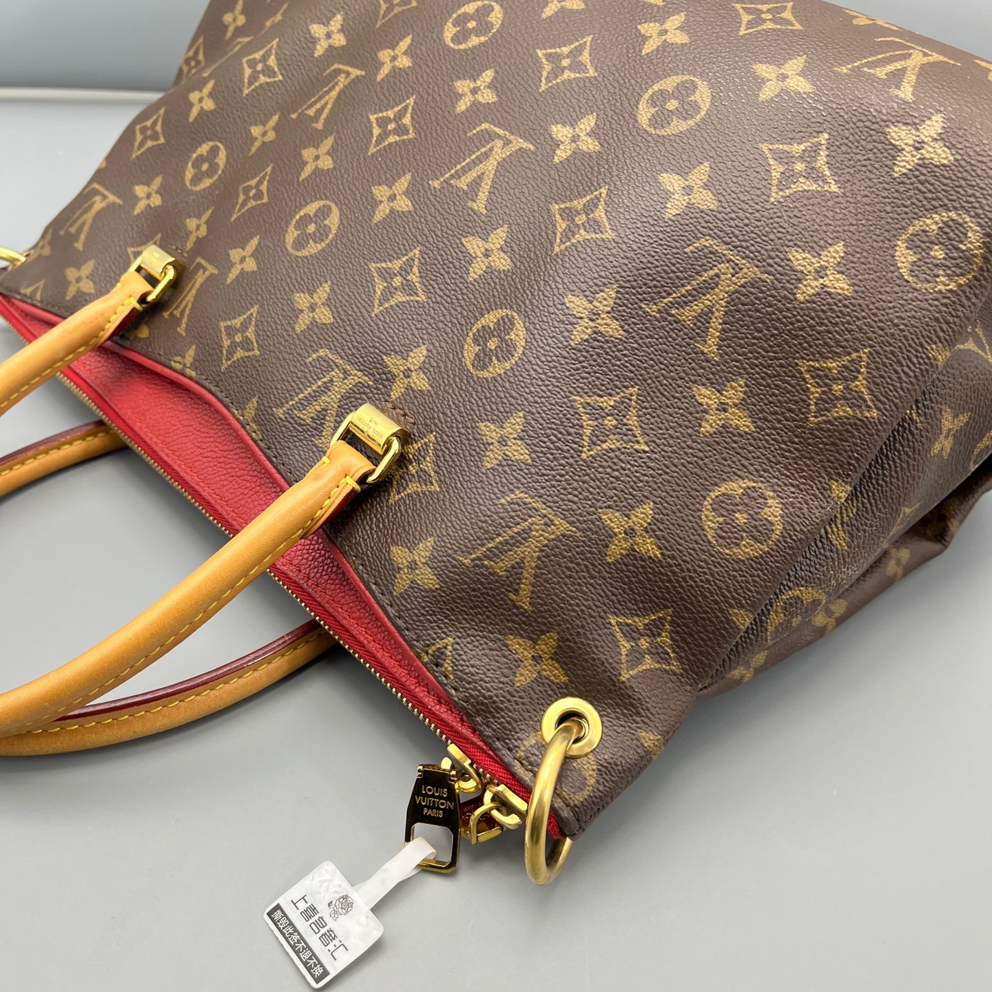Louis Vuitton - Other - Leather - Brown - (medium)