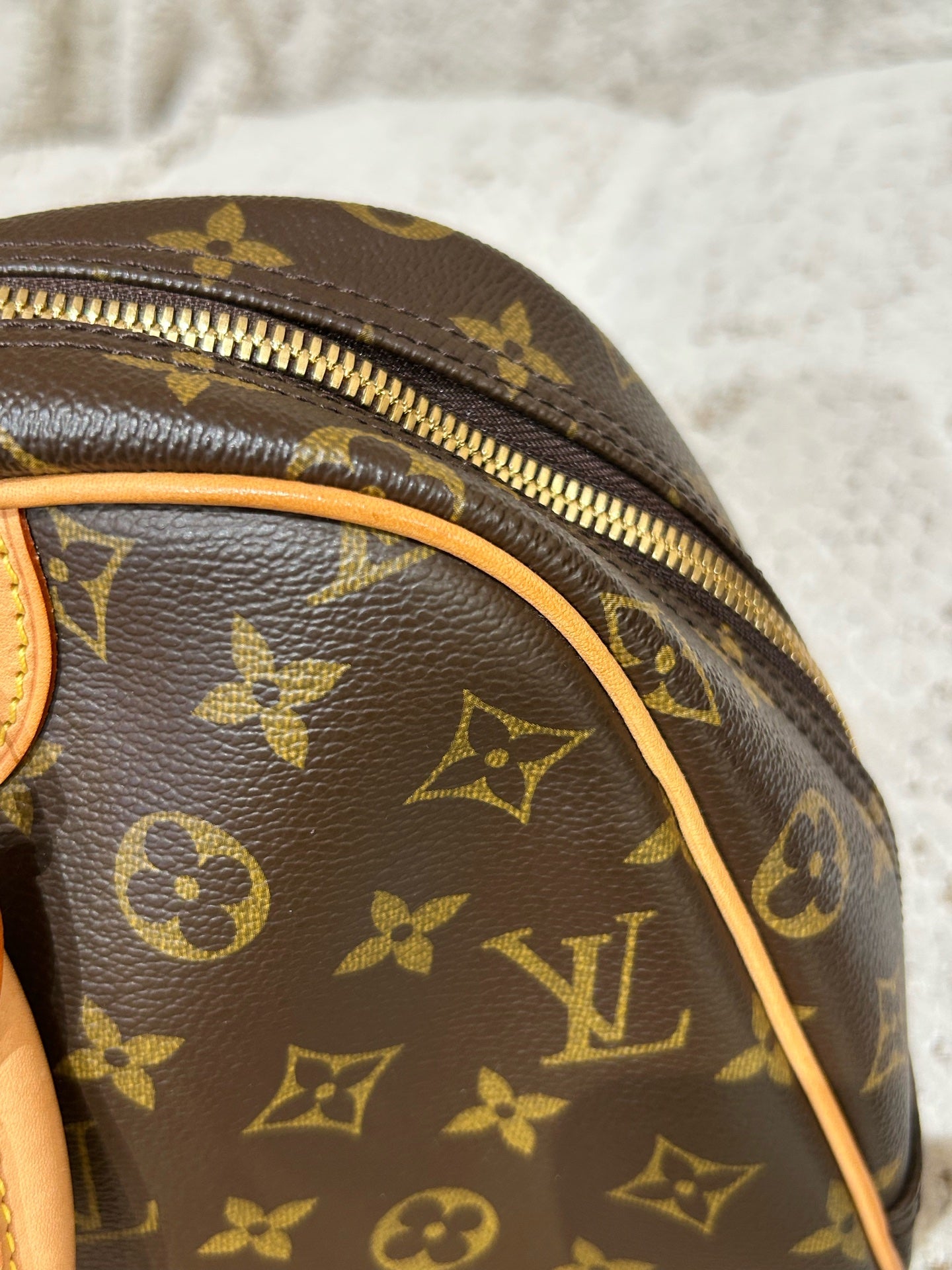 Louis Vuitton - Other - Leather - Brown - (medium)