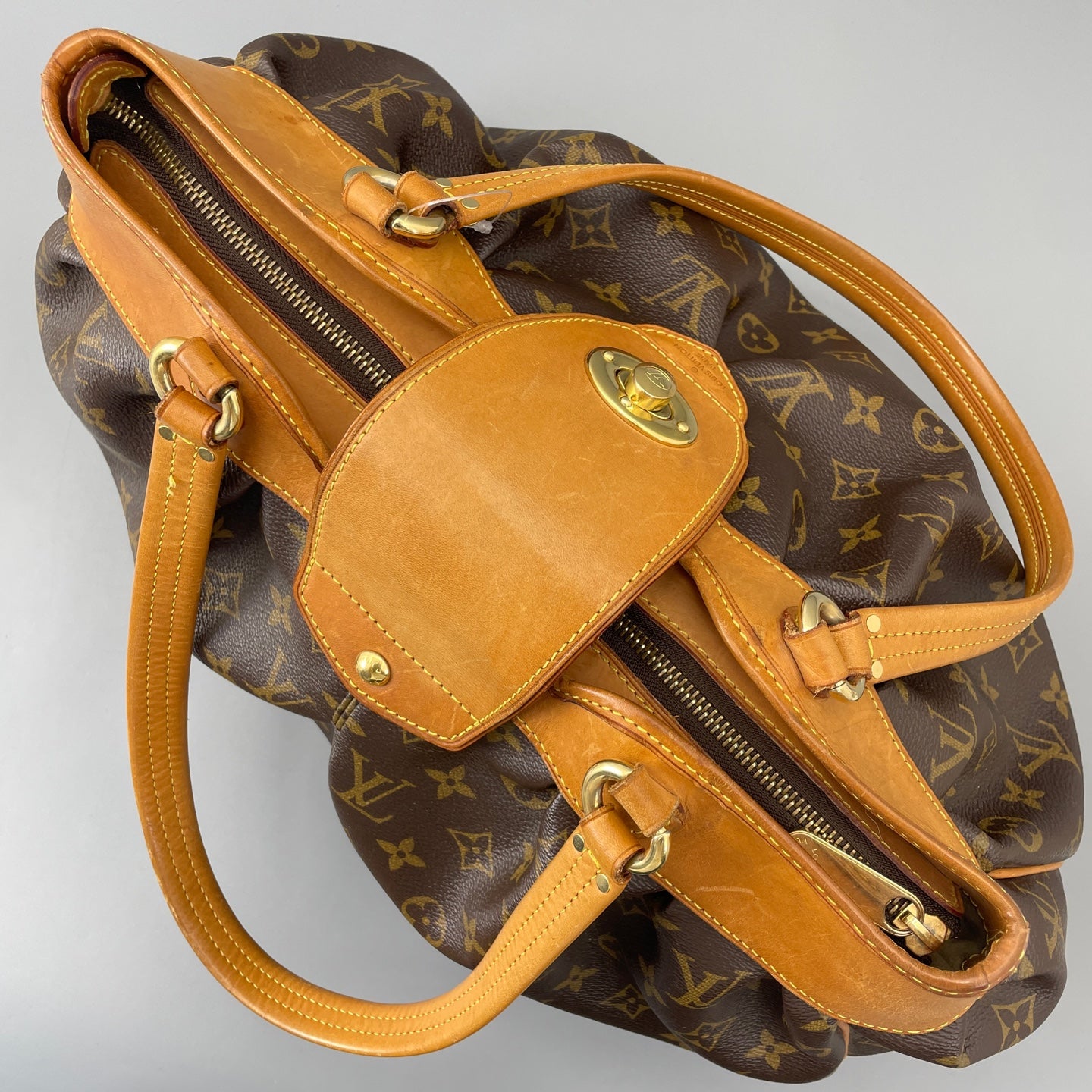 Louis Vuitton - Other - Leather - Brown - (medium)