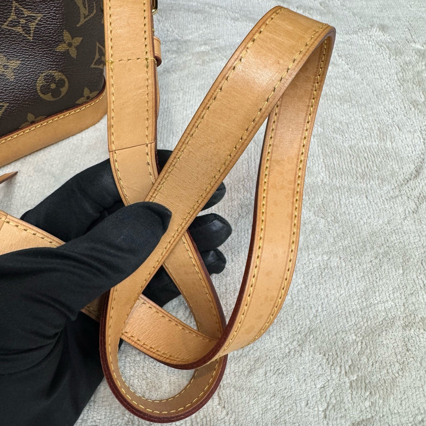 Louis Vuitton - Other - Leather - Brown - (medium)