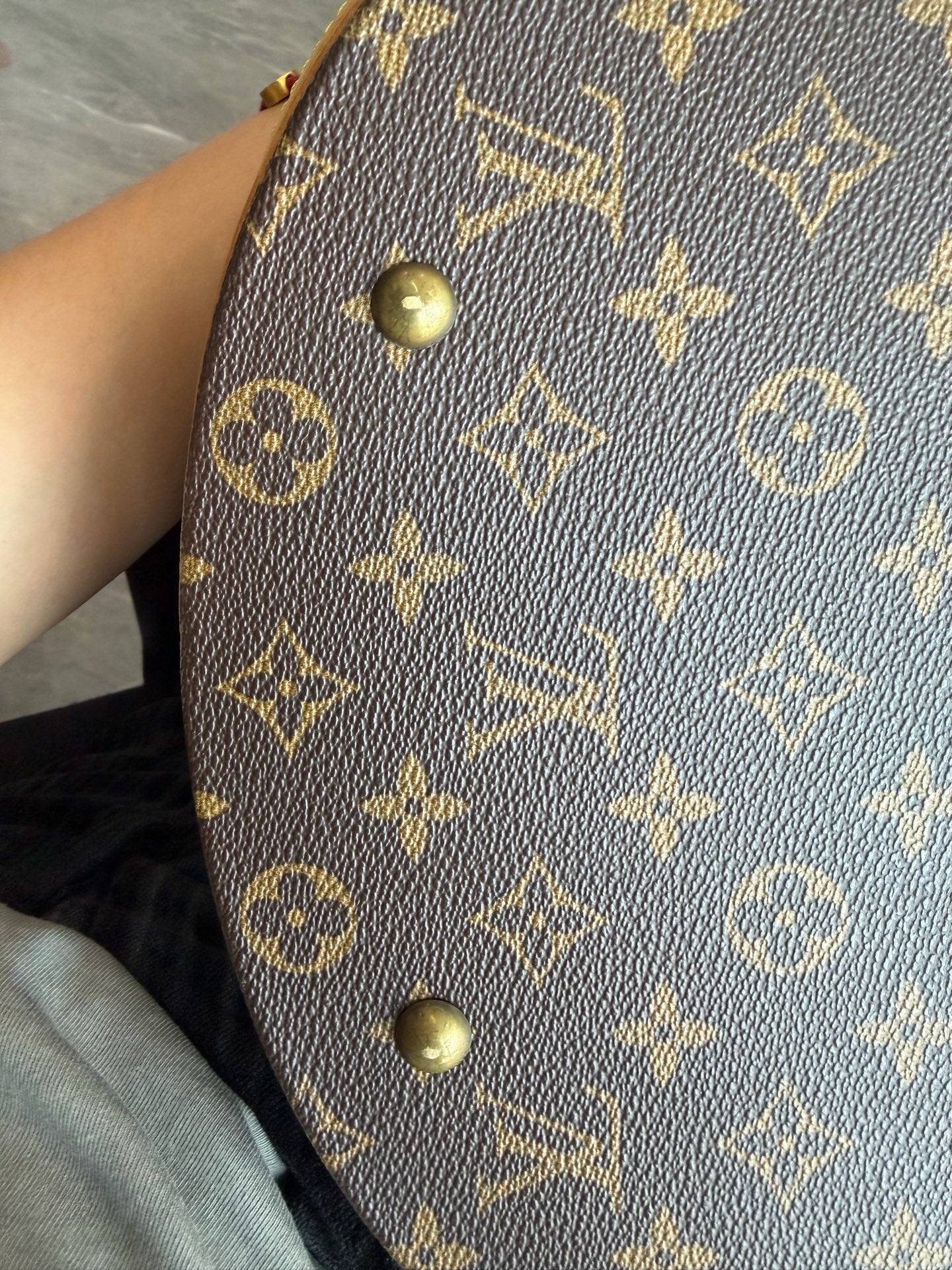 Louis Vuitton - Other - Leather - Brown - (medium)