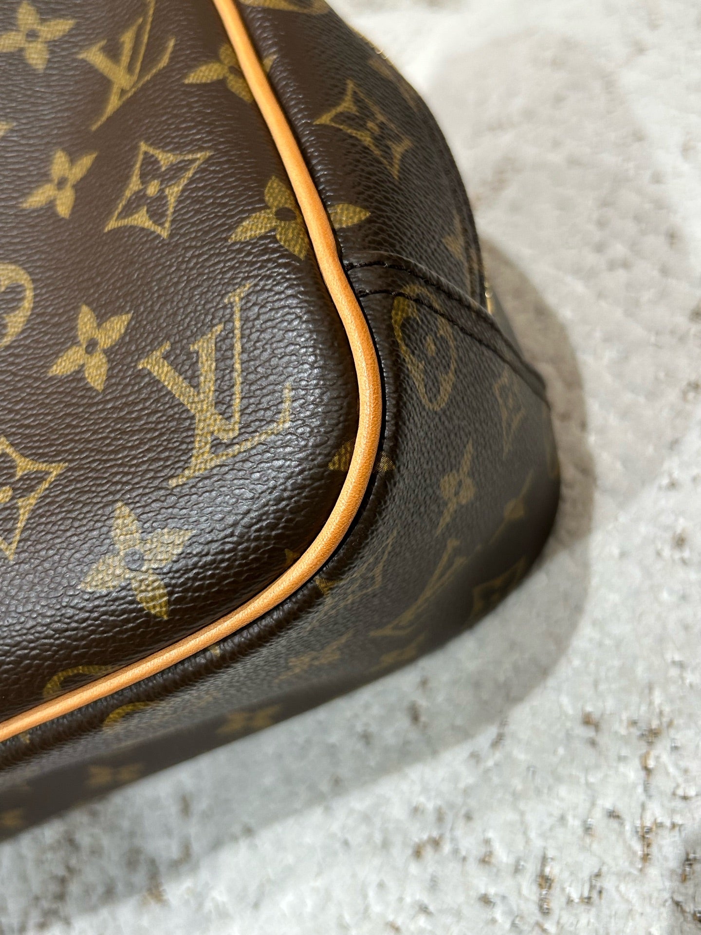 Louis Vuitton - Other - Leather - Brown - (medium)