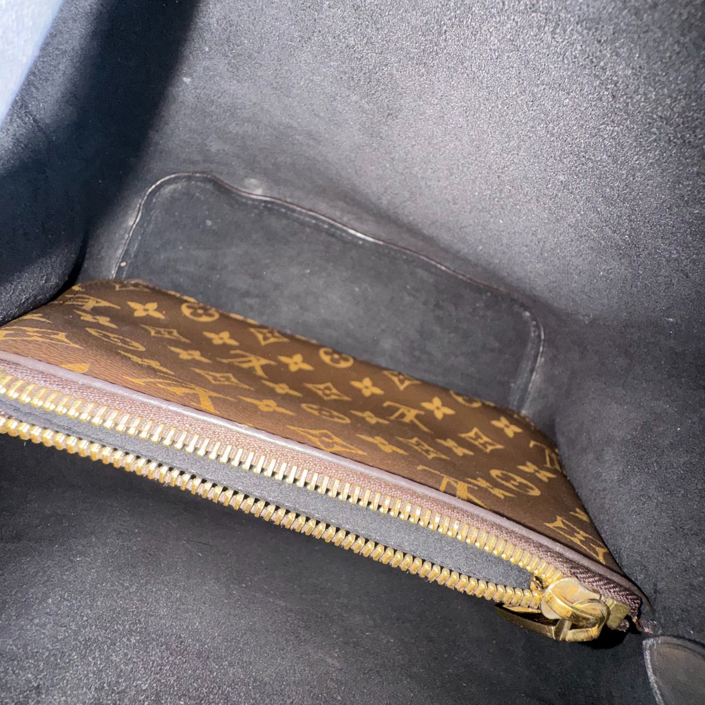 Louis Vuitton - Other - Leather - Brown - (medium)