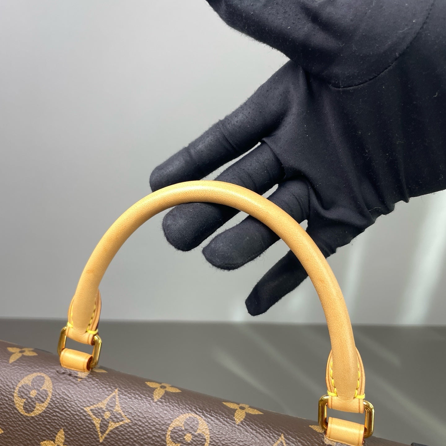 Louis Vuitton - Other - Leather - Brown - (medium)