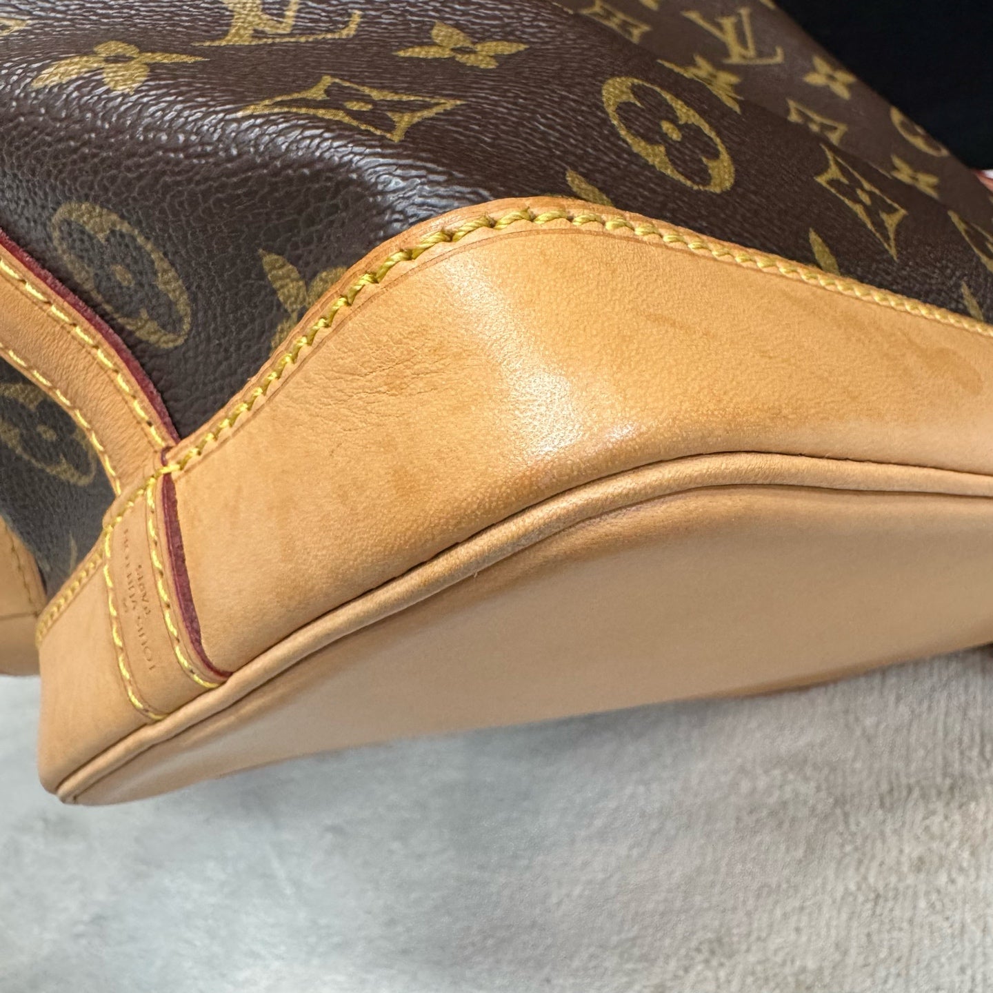 Louis Vuitton - Other - Leather - Brown - (medium)