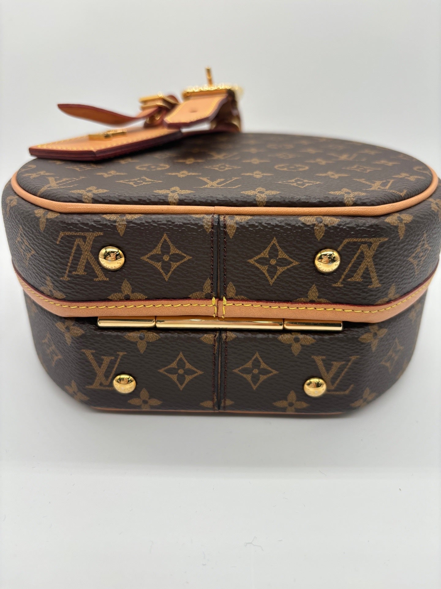 Louis Vuitton - Other - Leather - Brown - (mini)