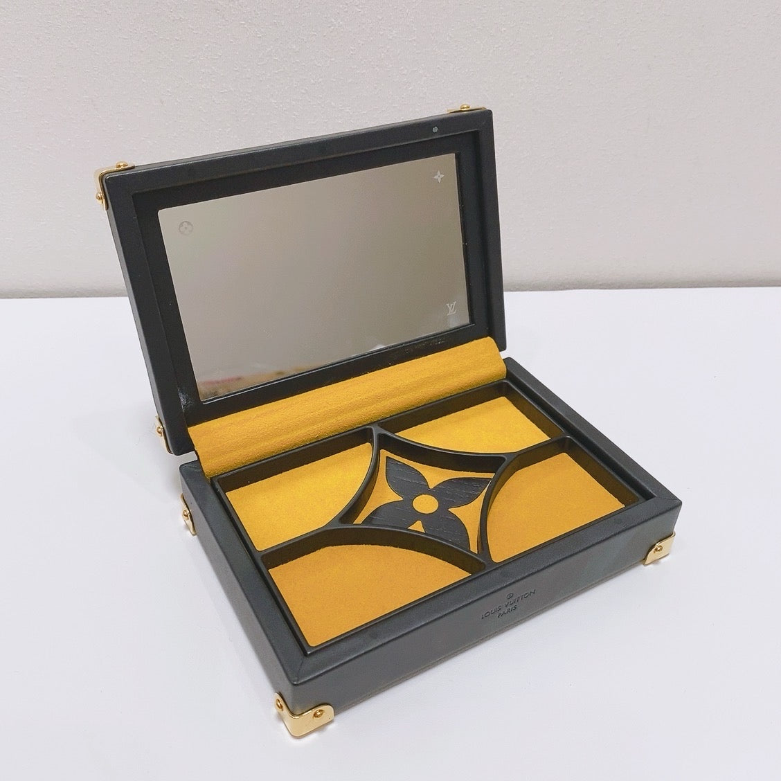 Louis Vuitton - Other - Leather - Brown - (mini)