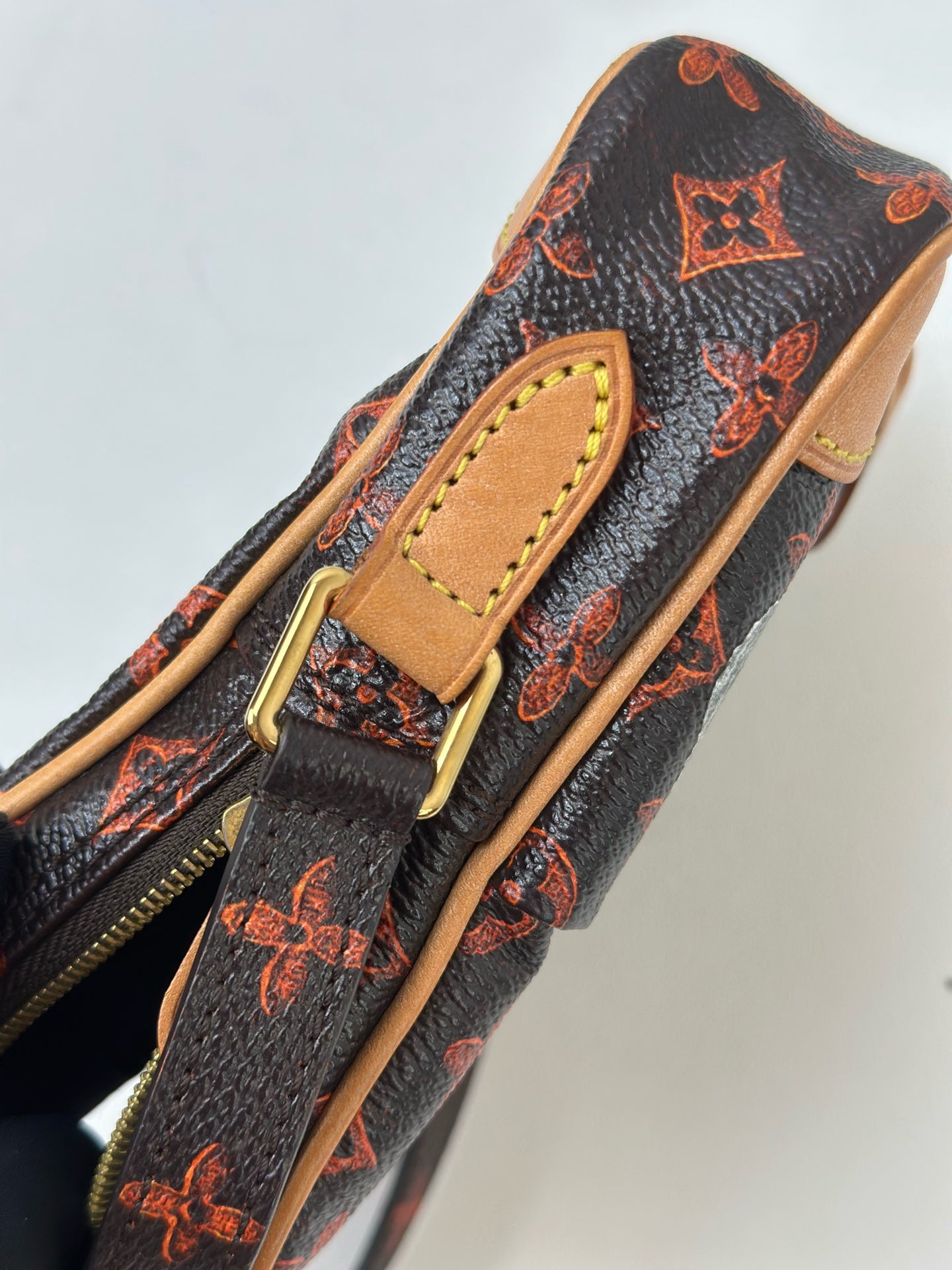 Louis Vuitton - Other - Leather - Brown - (mini)