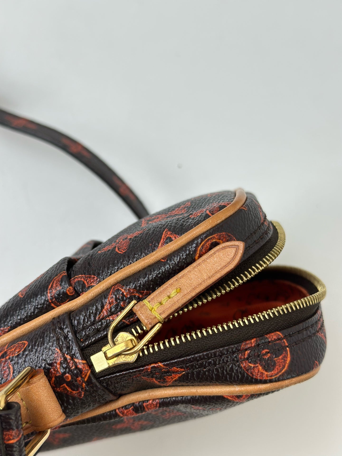 Louis Vuitton - Other - Leather - Brown - (mini)