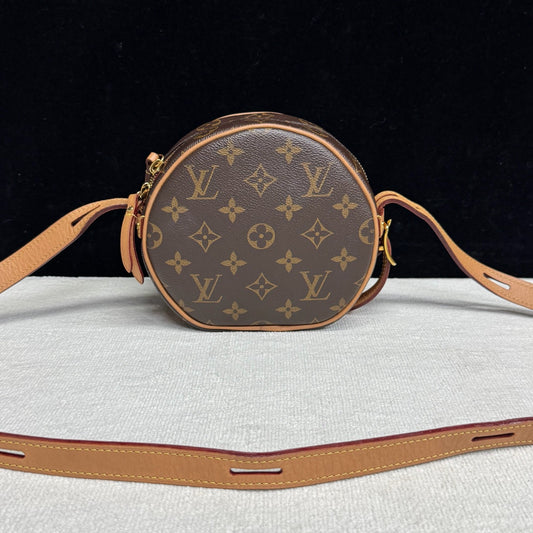 Louis Vuitton - Other - Leather - Brown - (small)