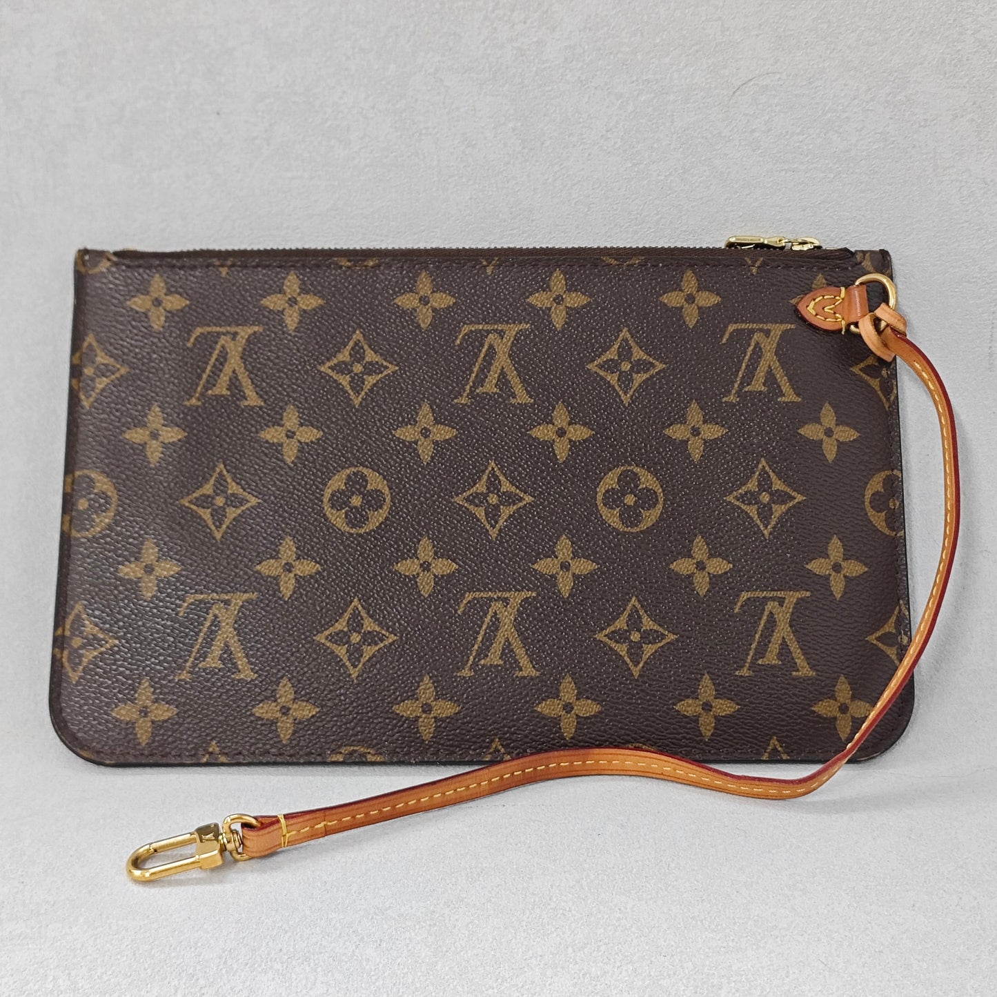 Louis Vuitton - Other - Leather - Brown - (small)