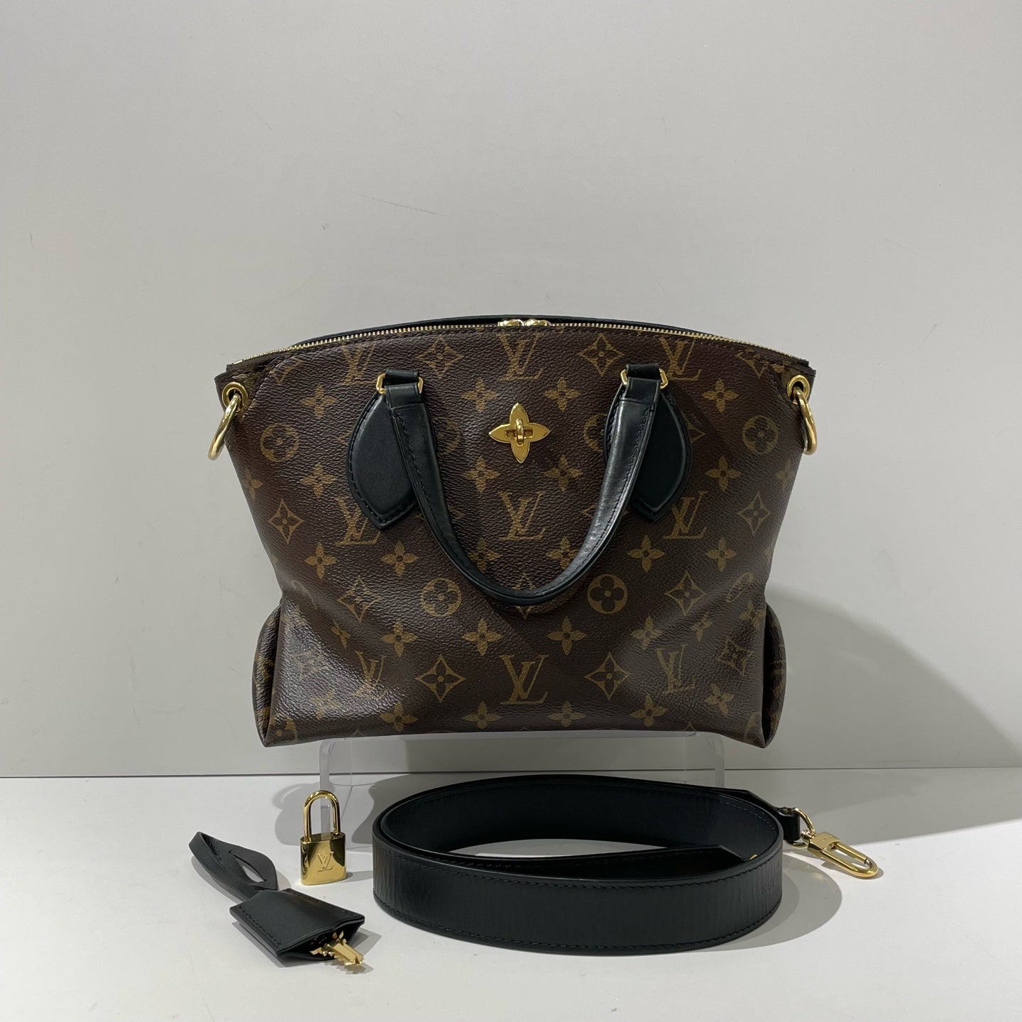Louis Vuitton - Other - Leather - Brown - (small)