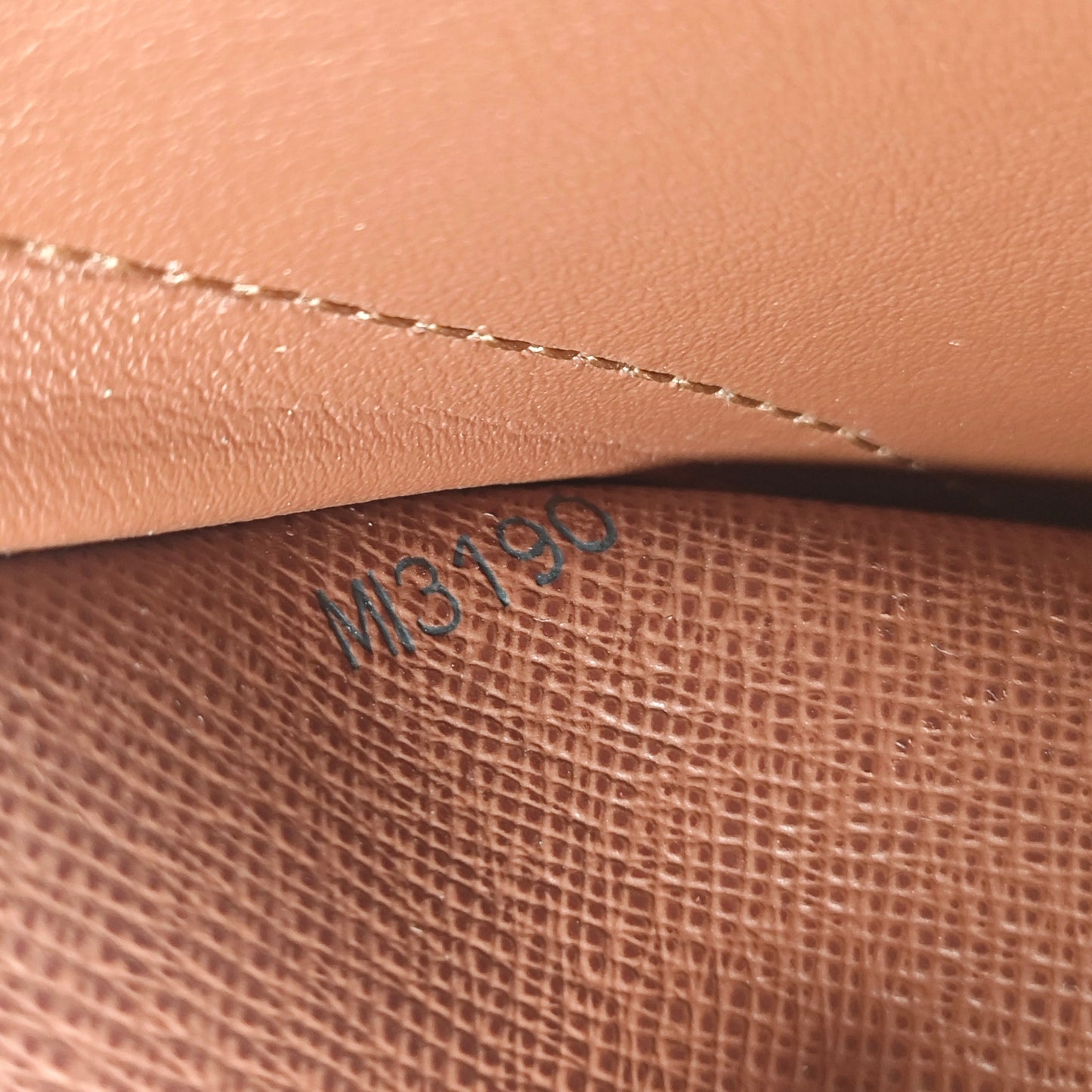 Louis Vuitton - Other - Leather - Brown - (small)