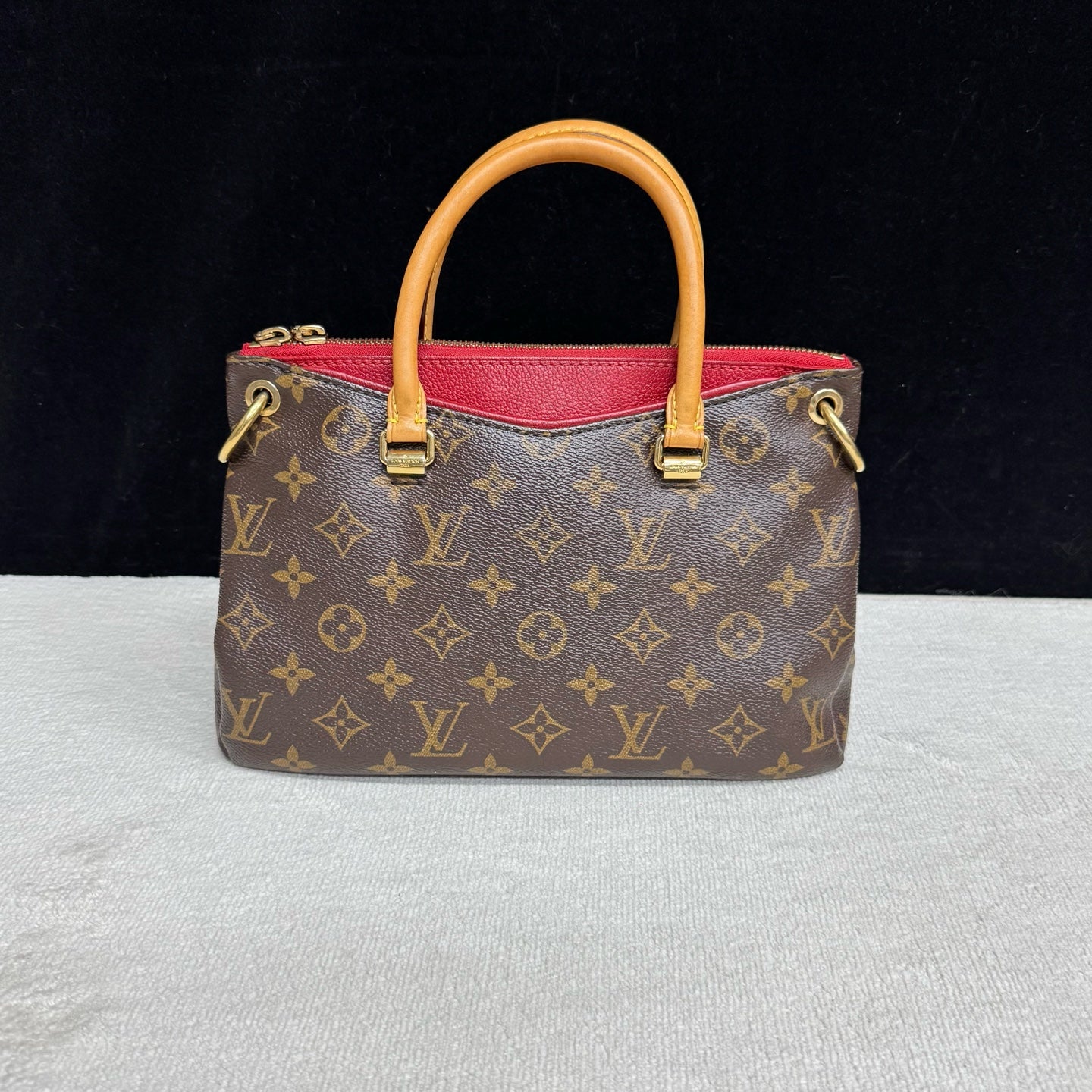Louis Vuitton - Other - Leather - Brown - (small)