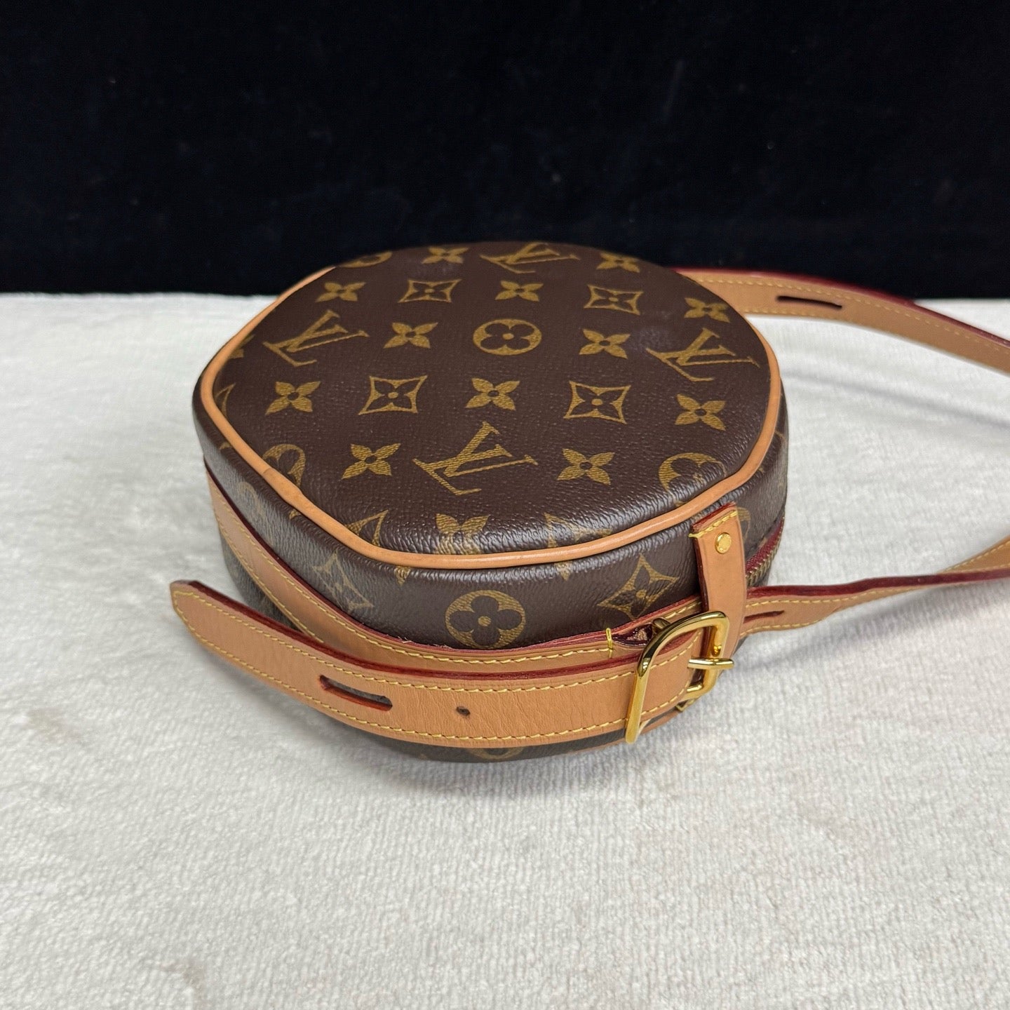 Louis Vuitton - Other - Leather - Brown - (small)
