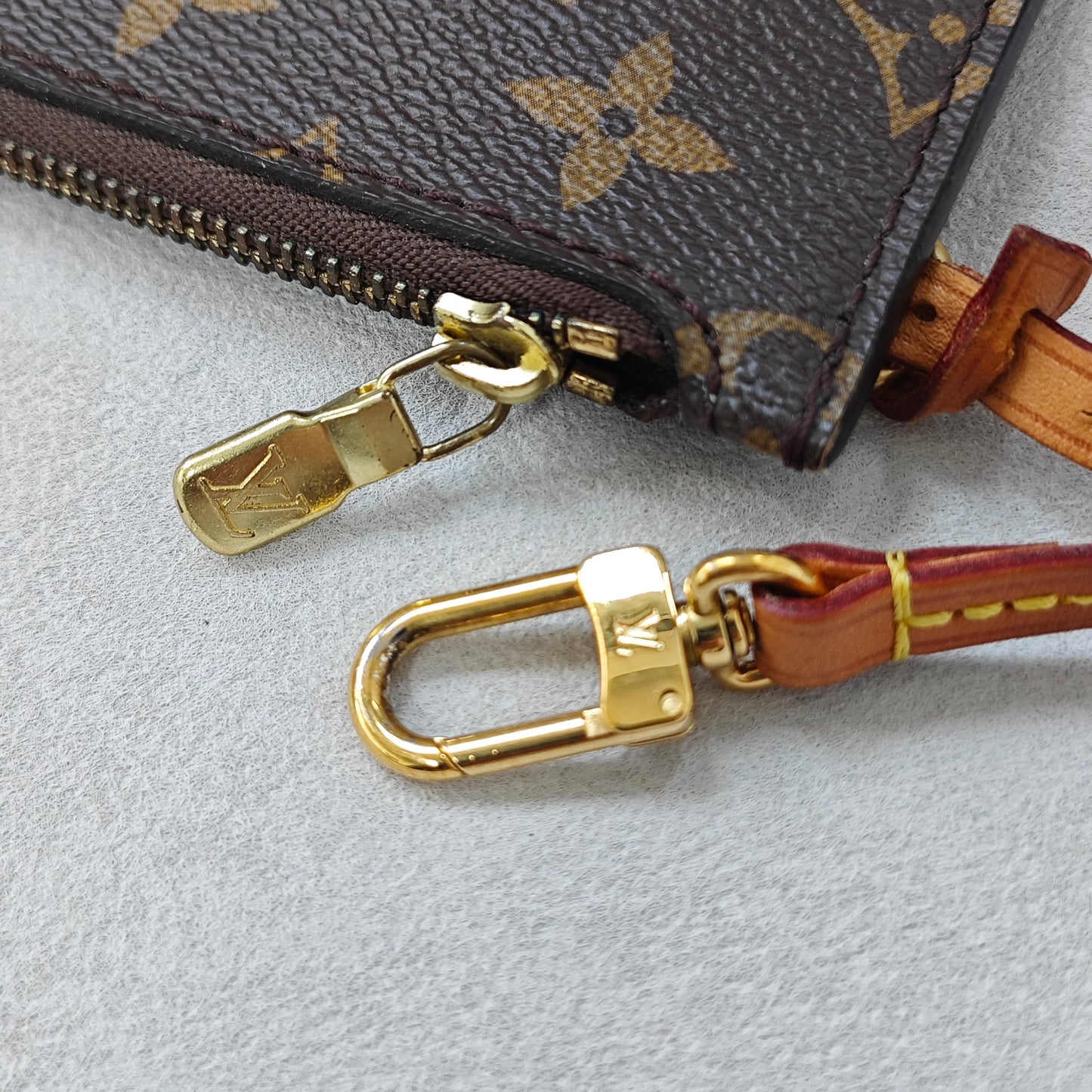 Louis Vuitton - Other - Leather - Brown - (small)