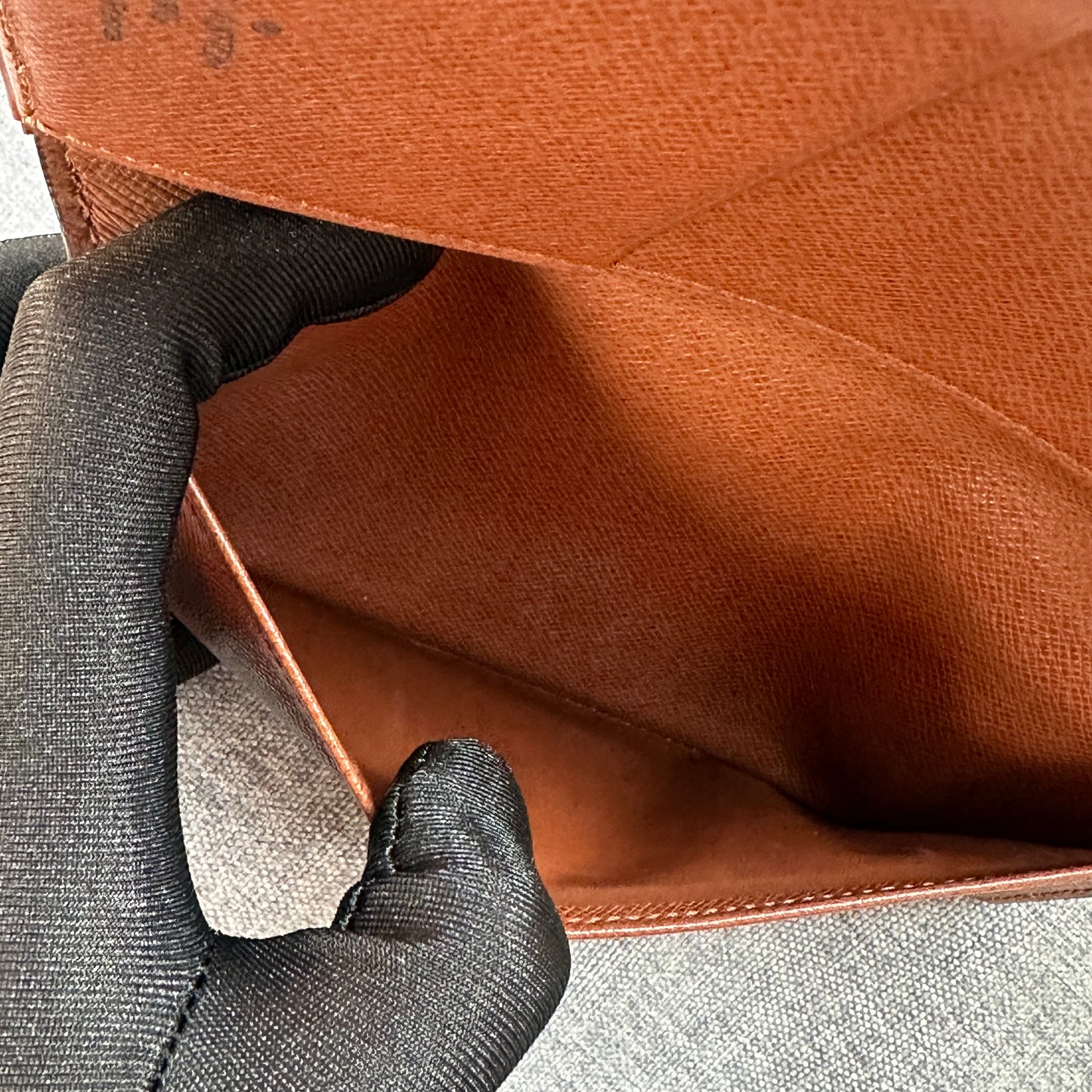 Louis Vuitton - Other - Leather - Brown - (small)