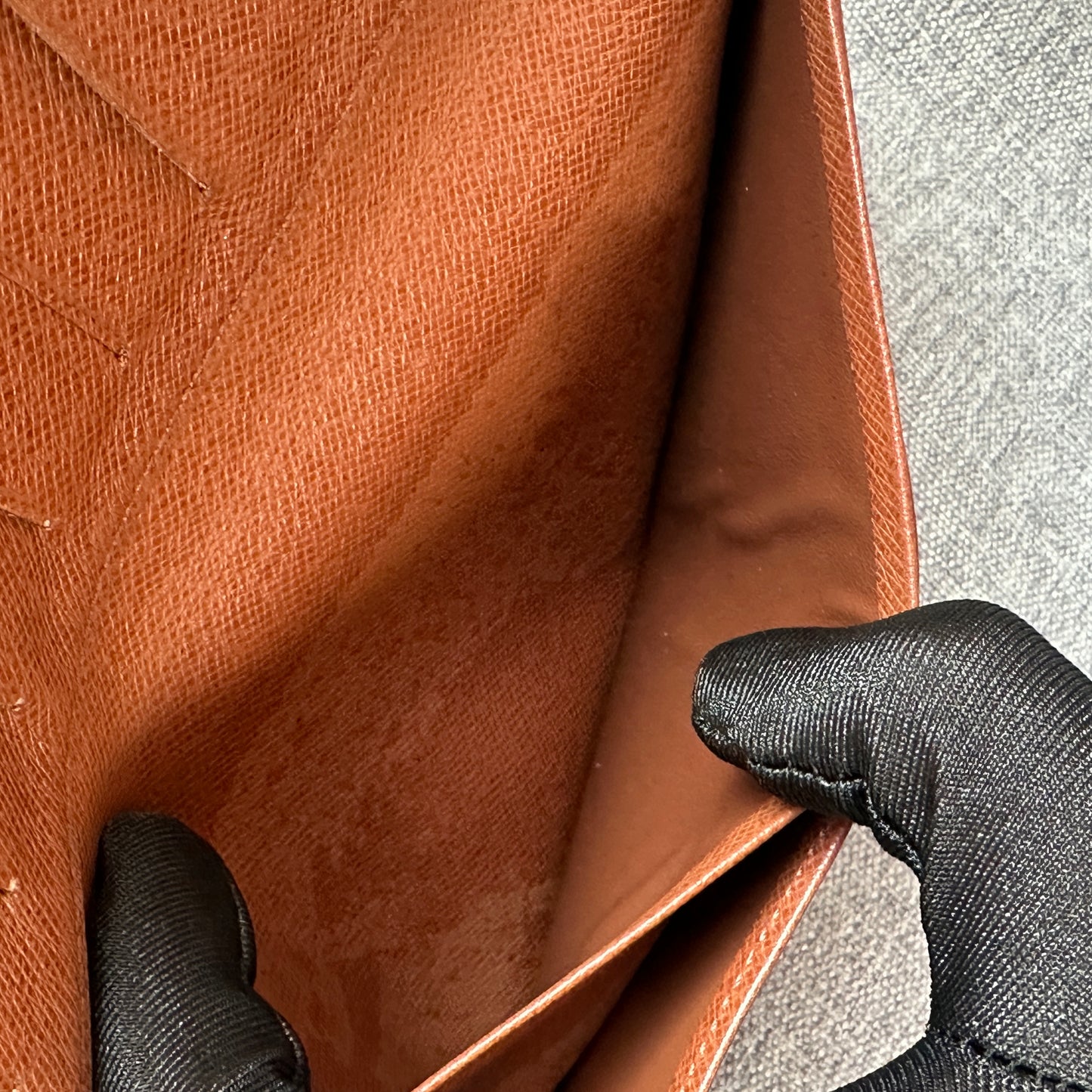 Louis Vuitton - Other - Leather - Brown - (small)