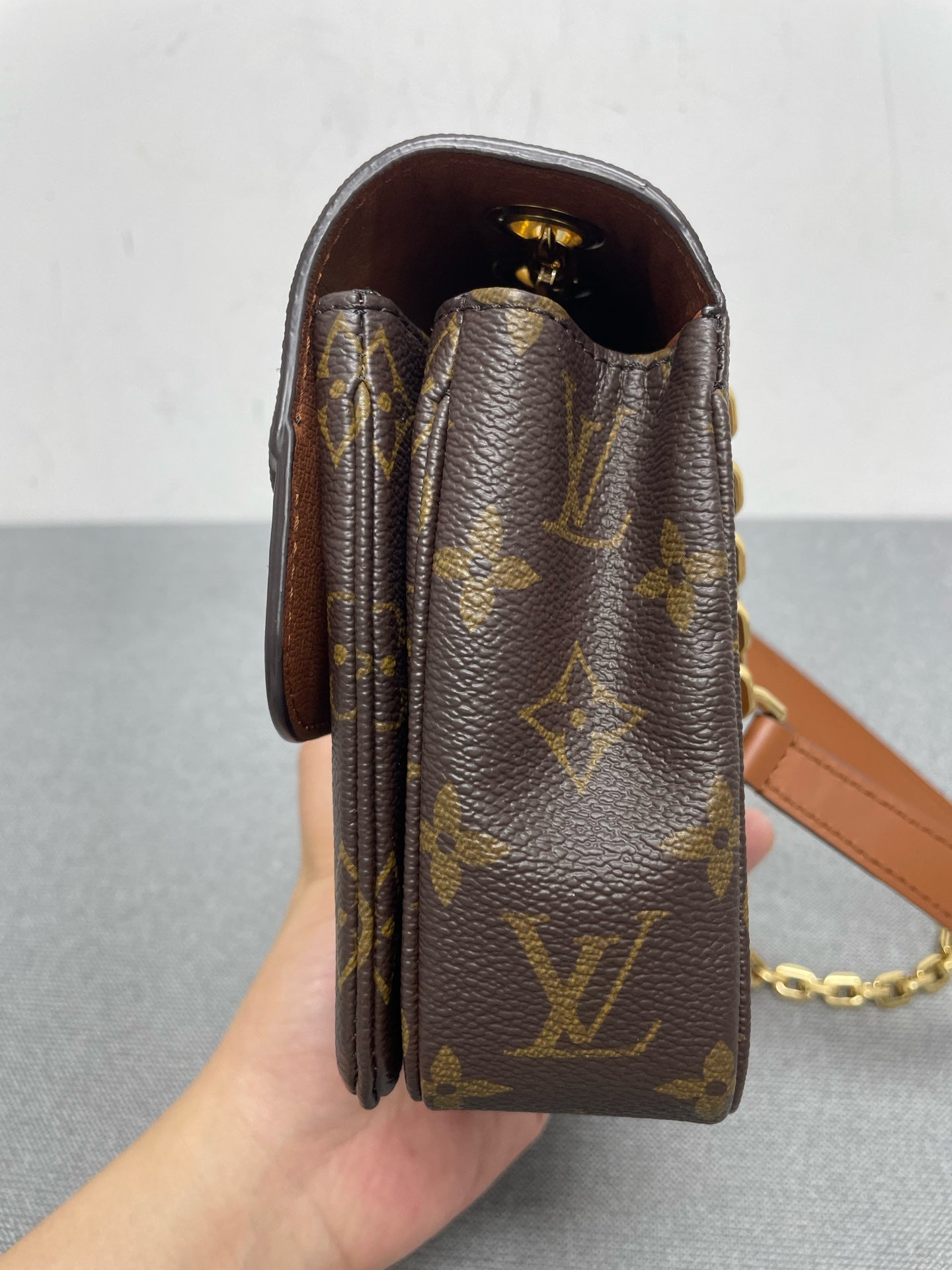 Louis Vuitton - Other - Leather - Brown - (Small)