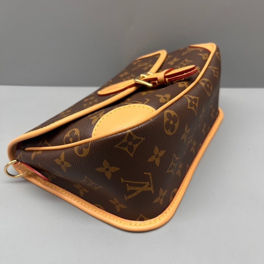Louis Vuitton - Other - Leather - Brown - (small)