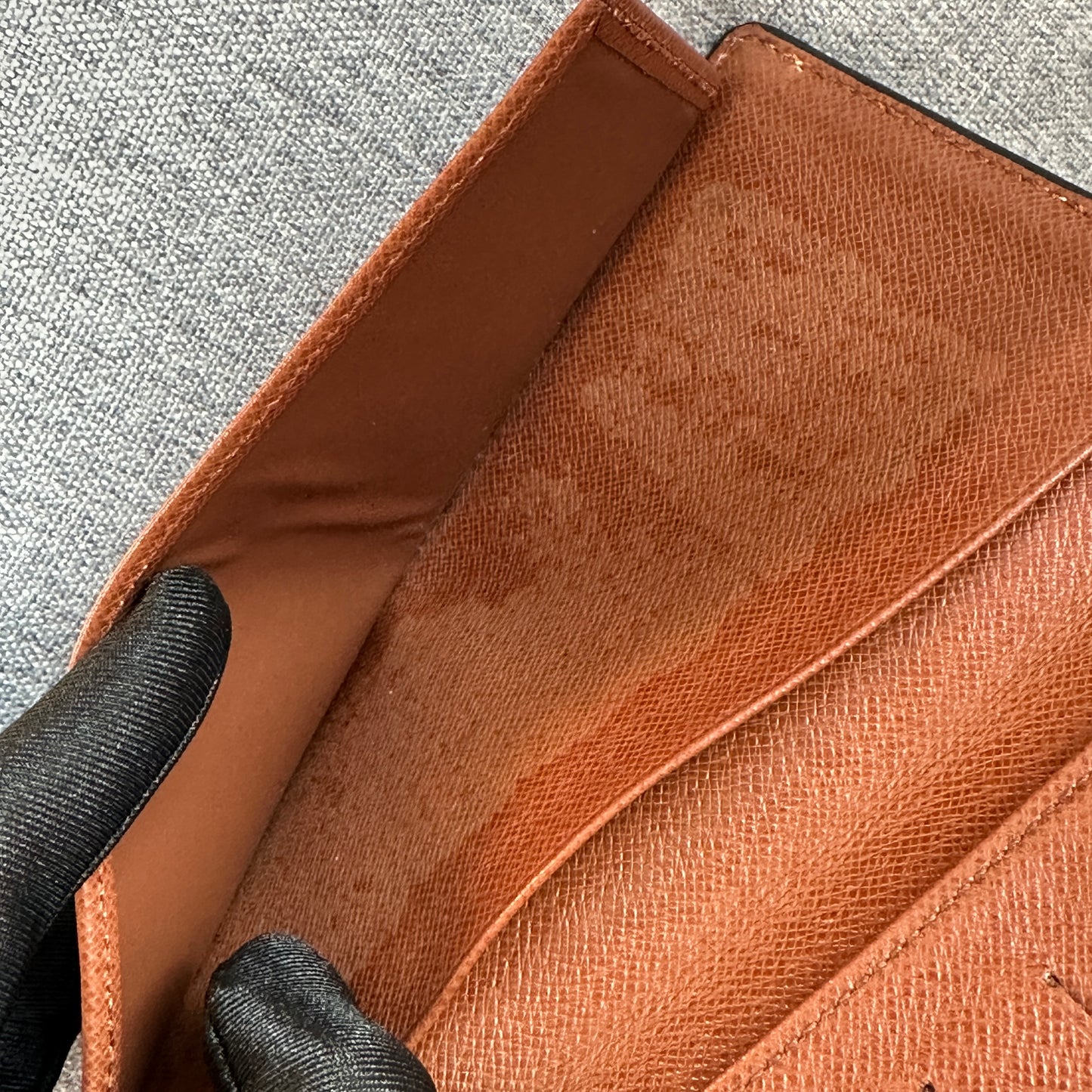 Louis Vuitton - Other - Leather - Brown - (small)
