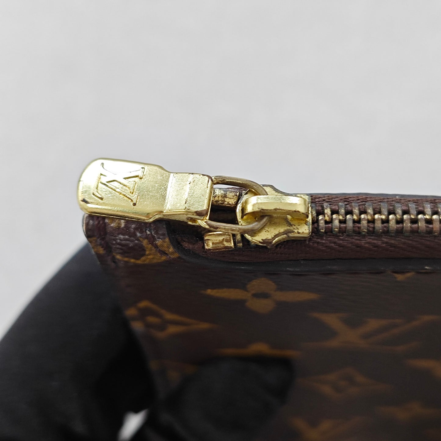 Louis Vuitton - Other - Leather - Brown - (small)