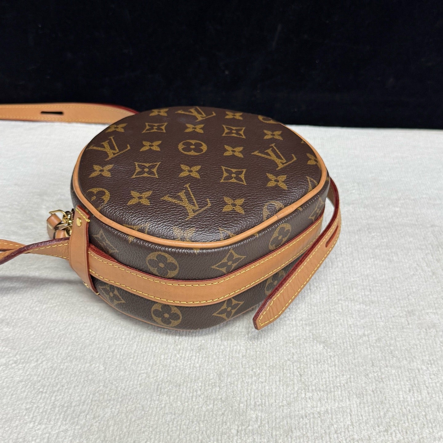 Louis Vuitton - Other - Leather - Brown - (small)