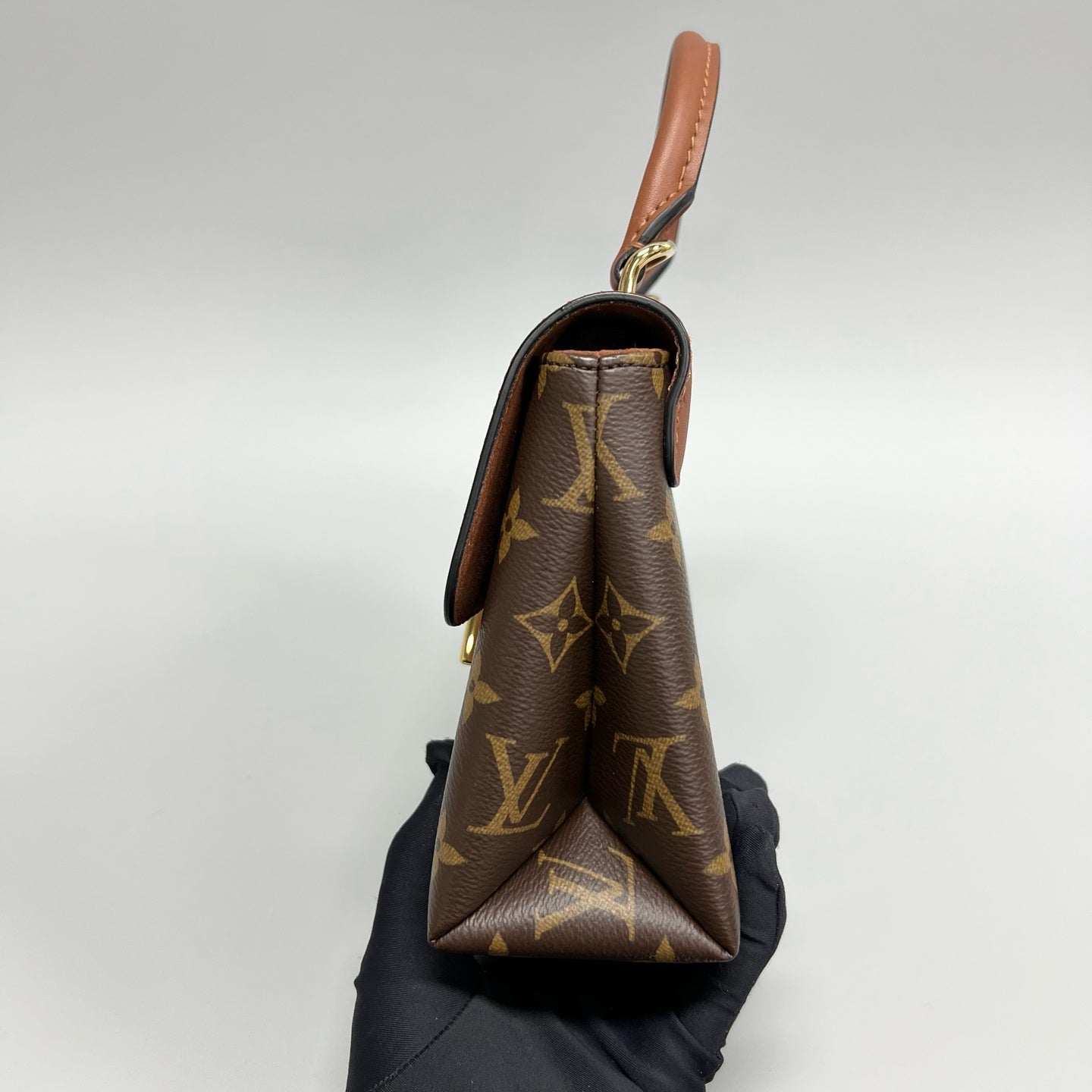 Louis Vuitton - Other - Leather - Brown - (small)