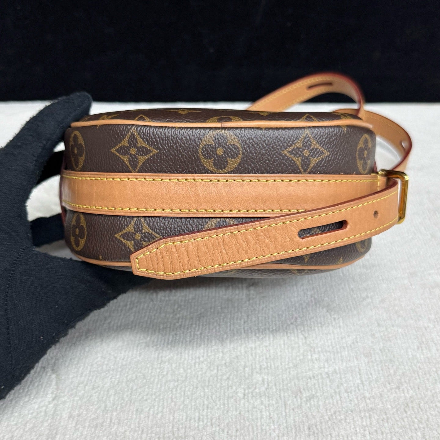 Louis Vuitton - Other - Leather - Brown - (small)