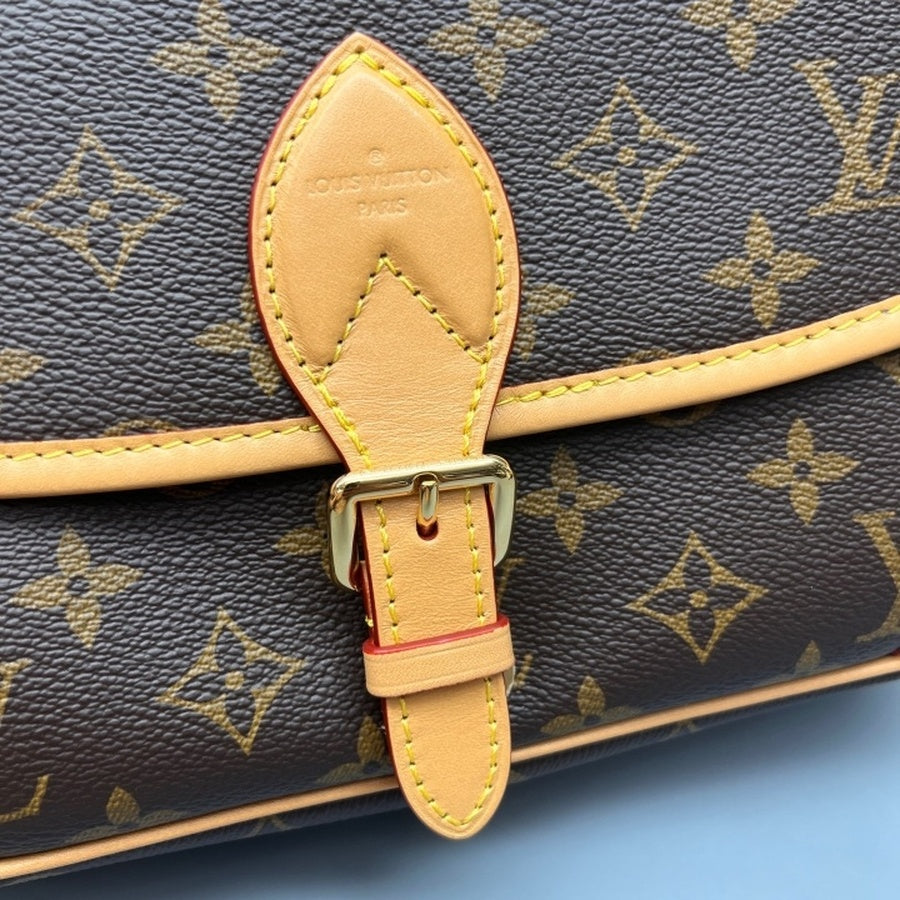 Louis Vuitton - Other - Leather - Brown - (small)